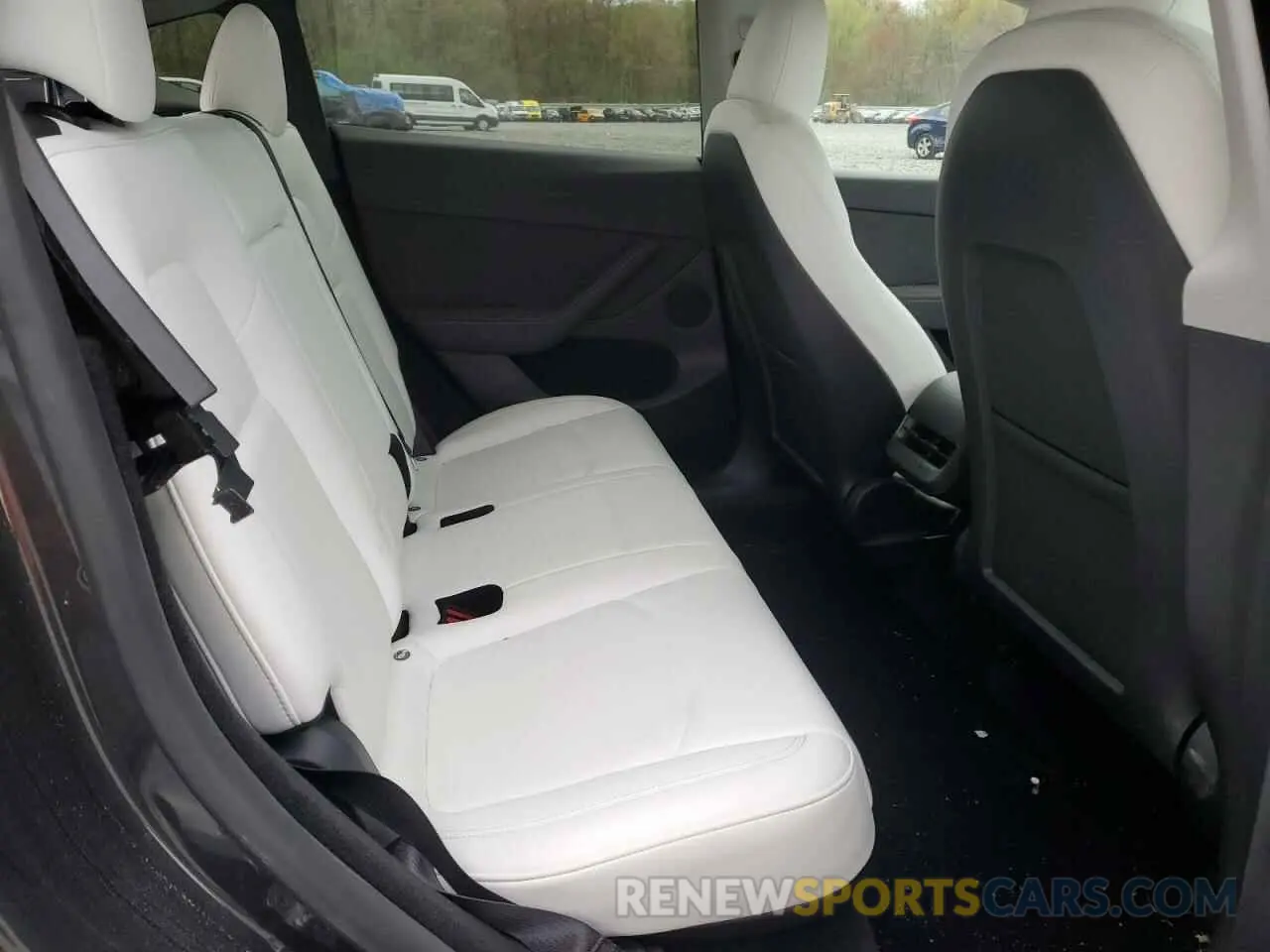 11 fotografías del automóvil dañado 7SAYGDED5RF009554 TESLA MODEL Y 2024