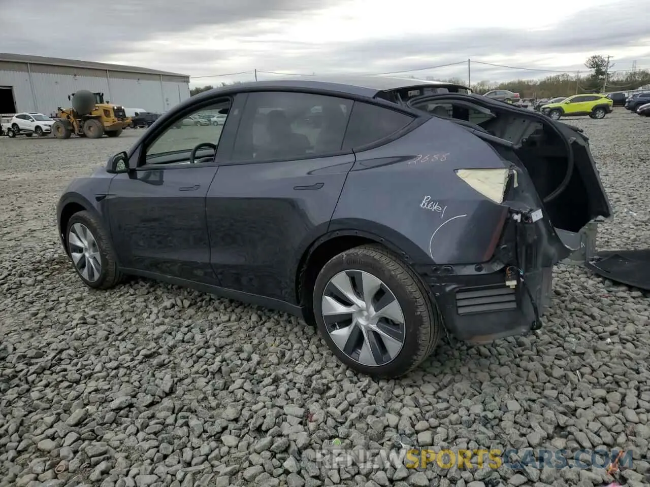 2 fotografías del automóvil dañado 7SAYGDED5RF009554 TESLA MODEL Y 2024