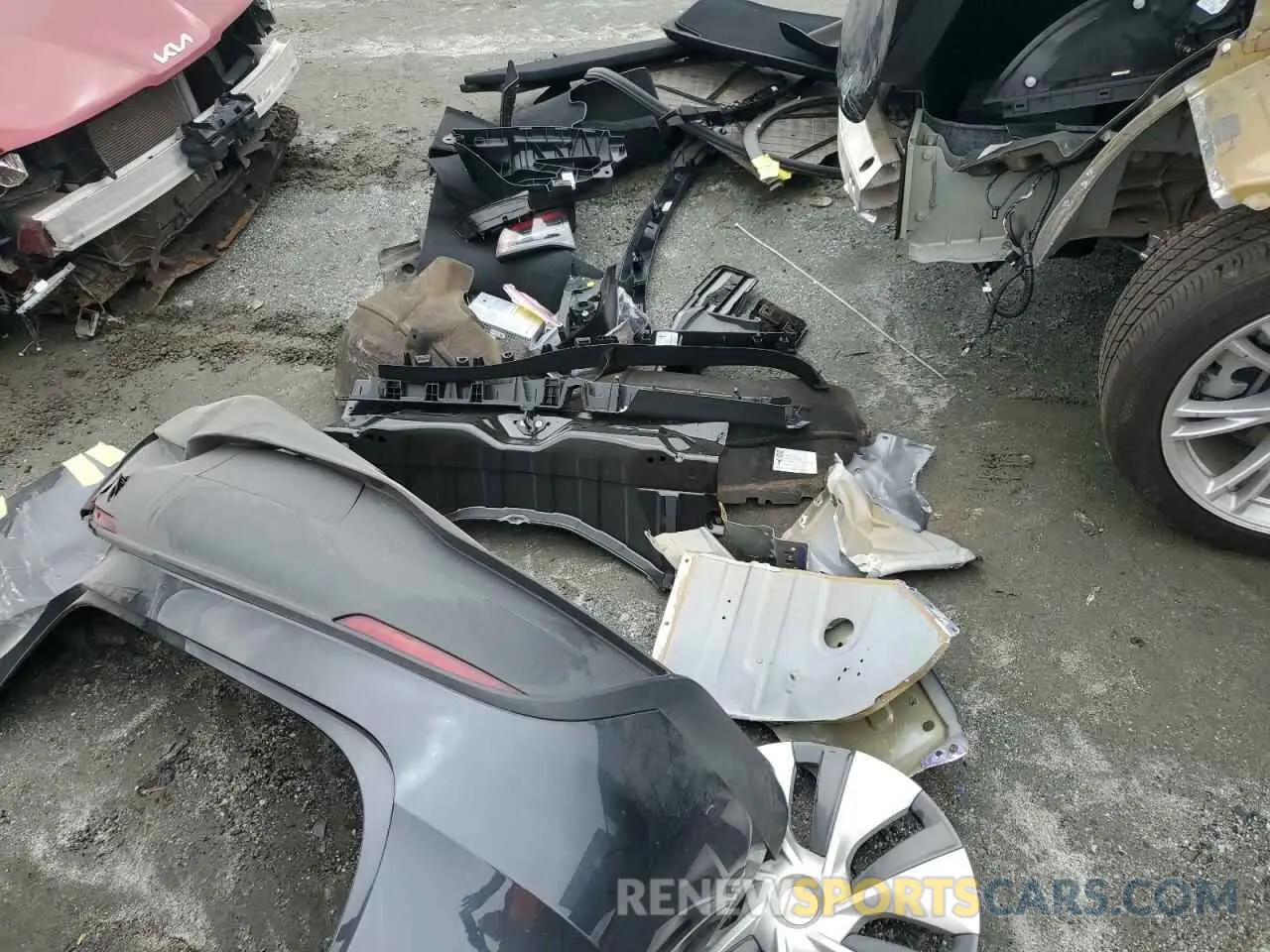 13 fotografías del automóvil dañado 7SAYGDED5RF018979 TESLA MODEL Y 2024