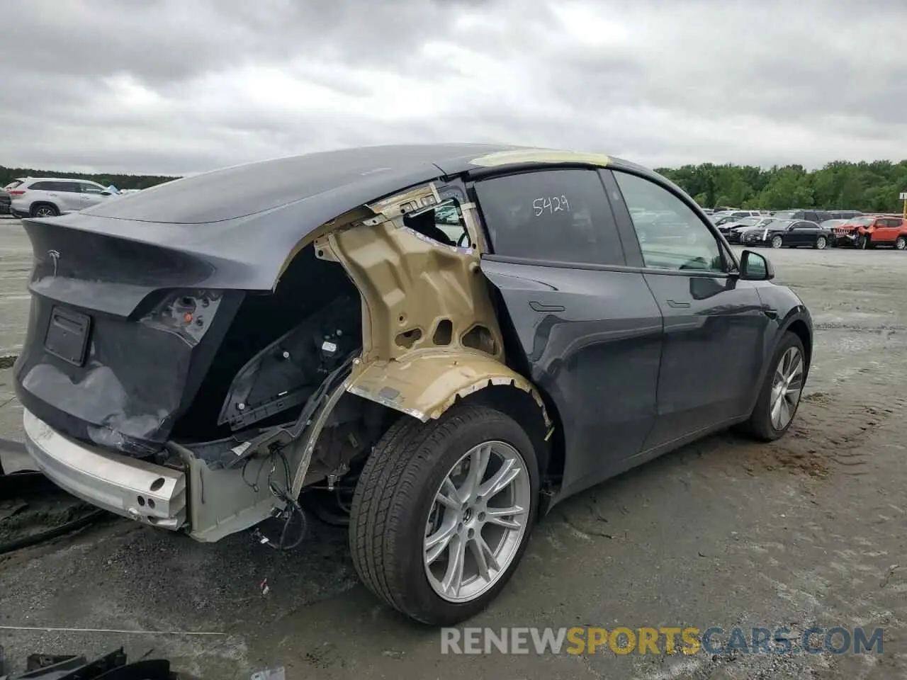 3 fotografías del automóvil dañado 7SAYGDED5RF018979 TESLA MODEL Y 2024