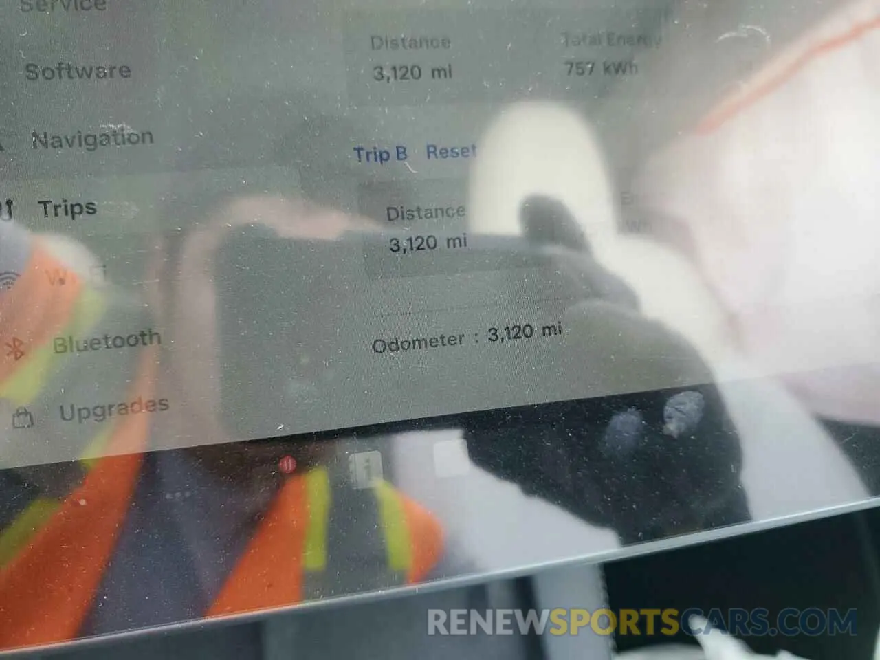 9 fotografías del automóvil dañado 7SAYGDED5RF045017 TESLA MODEL Y 2024
