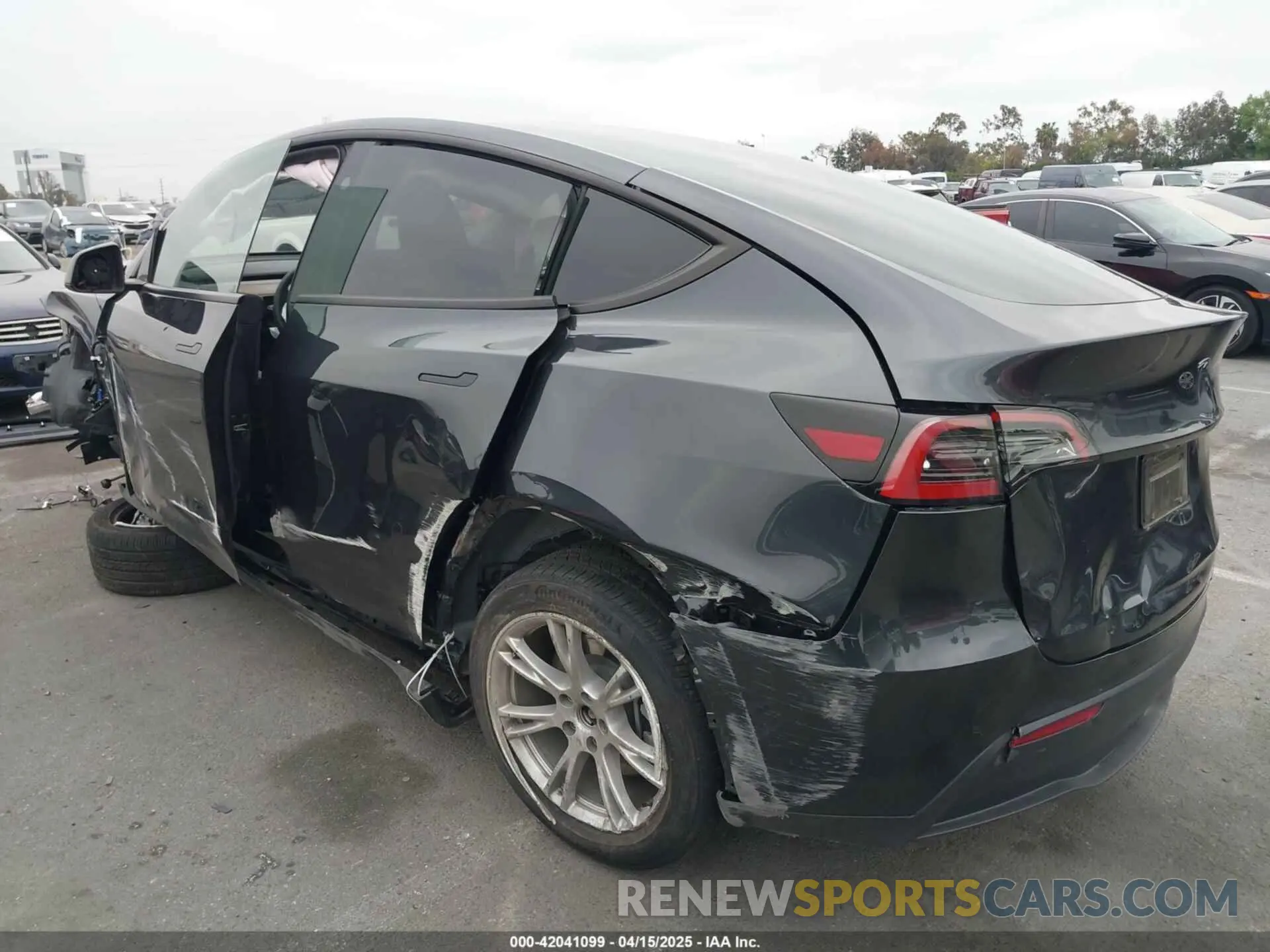 3 fotografías del automóvil dañado 7SAYGDED5RF056311 TESLA MODEL Y 2024
