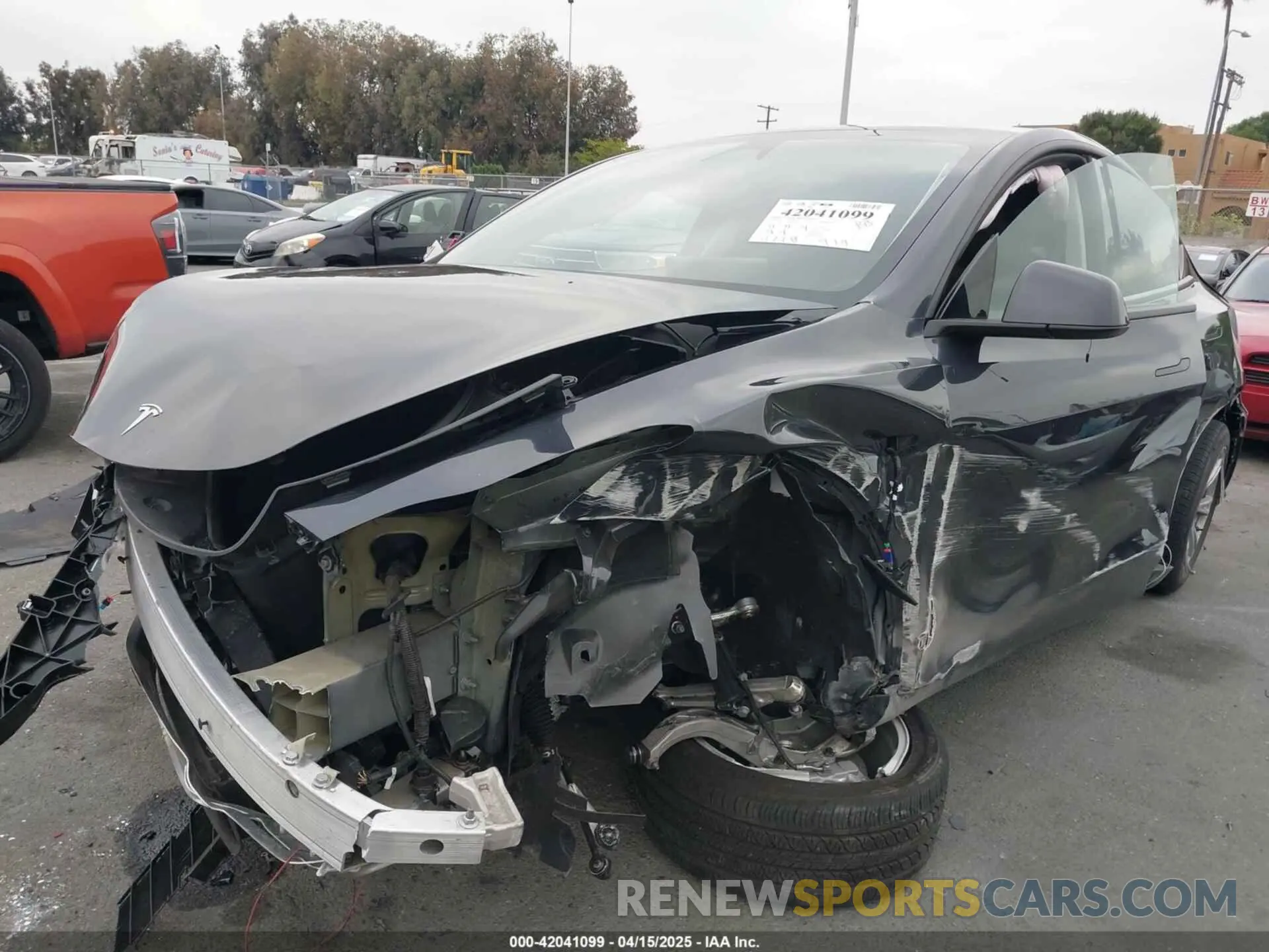 6 fotografías del automóvil dañado 7SAYGDED5RF056311 TESLA MODEL Y 2024
