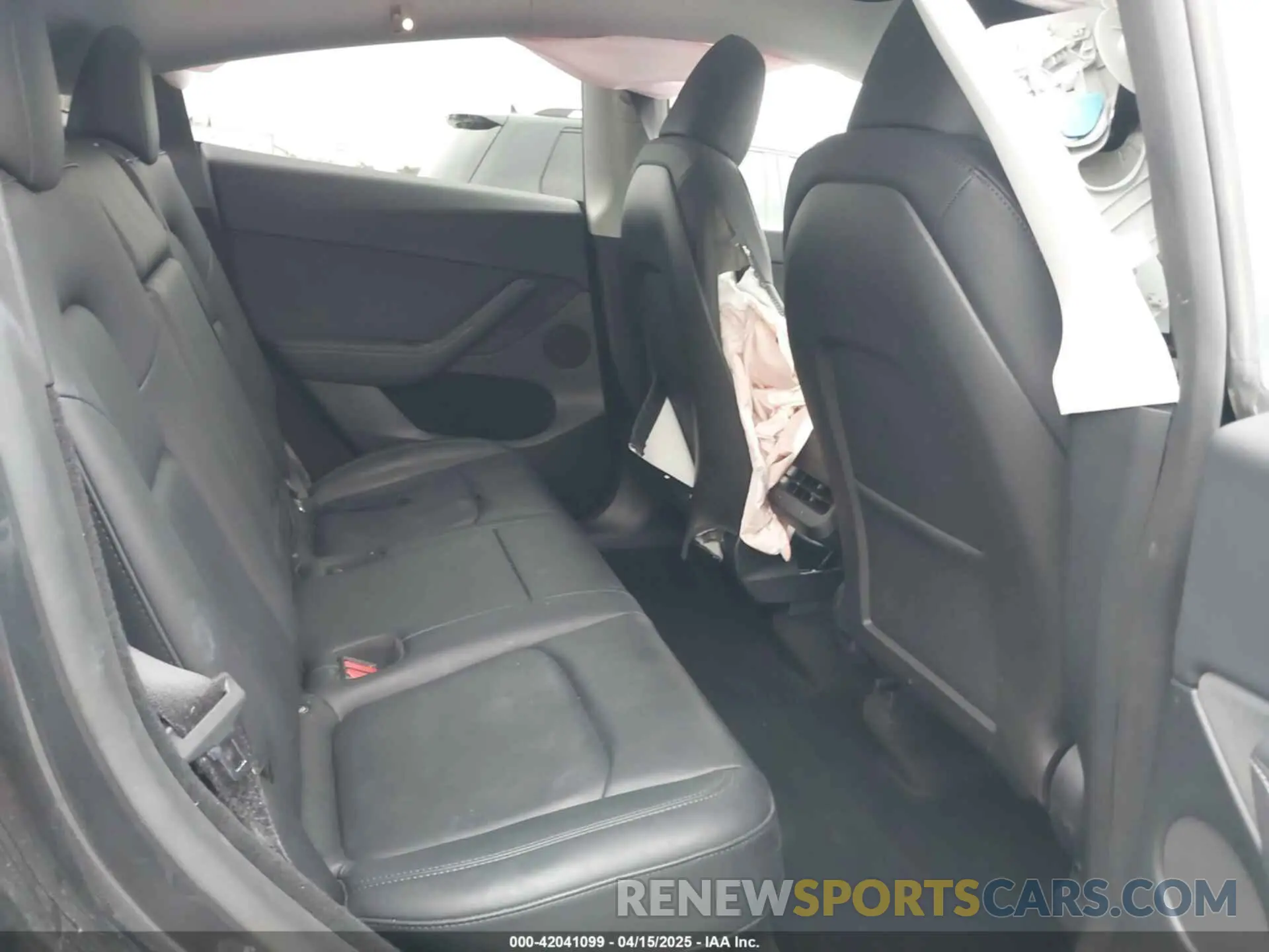 8 fotografías del automóvil dañado 7SAYGDED5RF056311 TESLA MODEL Y 2024