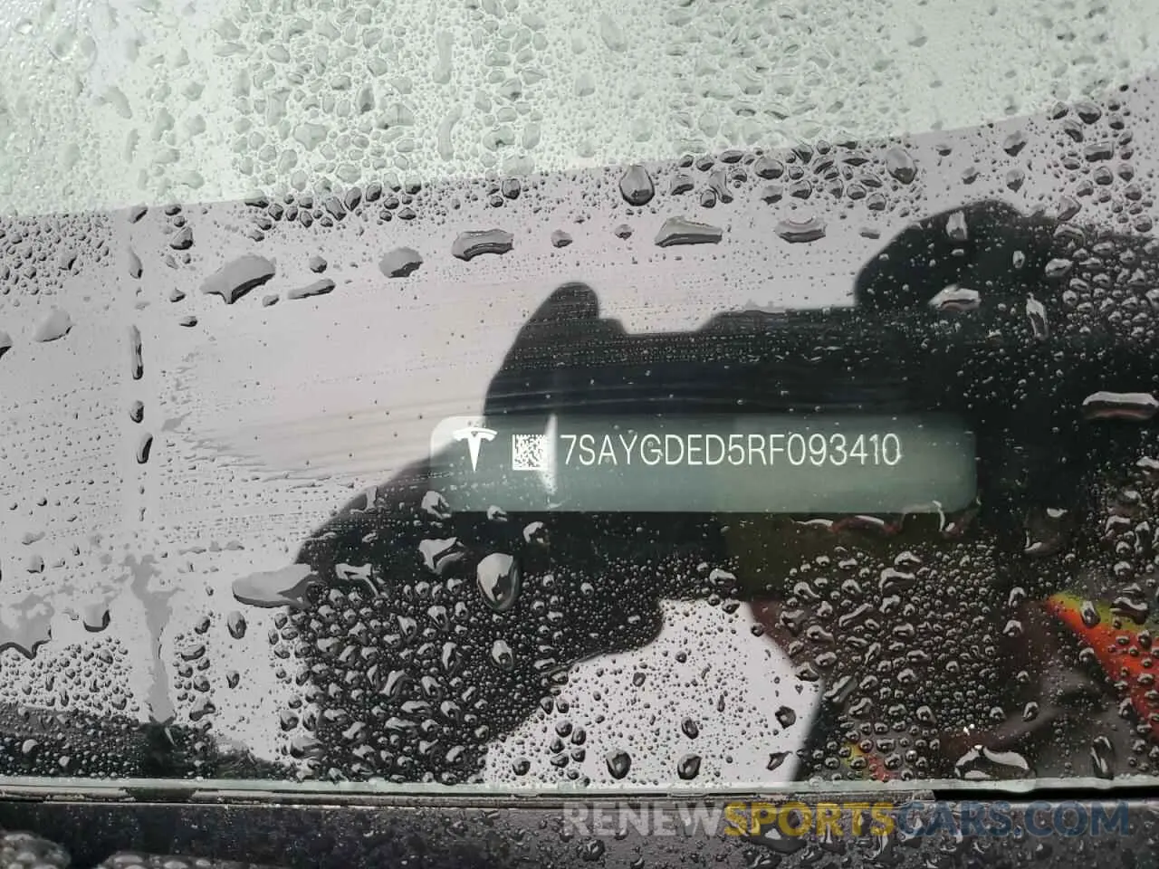 15 fotografías del automóvil dañado 7SAYGDED5RF093410 TESLA MODEL Y 2024