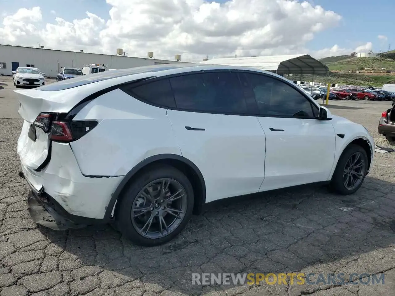 3 fotografías del automóvil dañado 7SAYGDED5RF158952 TESLA MODEL Y 2024