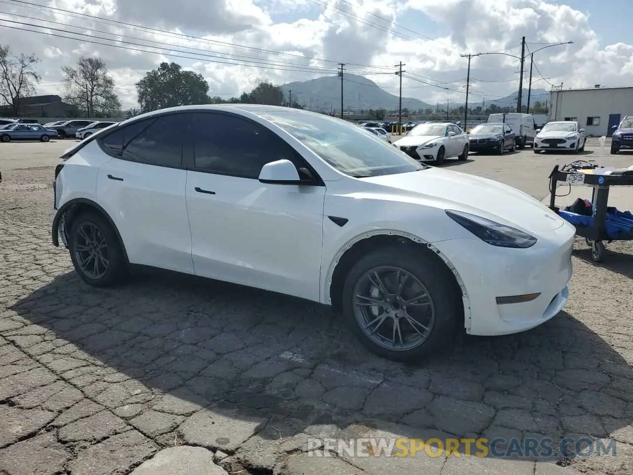 4 fotografías del automóvil dañado 7SAYGDED5RF158952 TESLA MODEL Y 2024