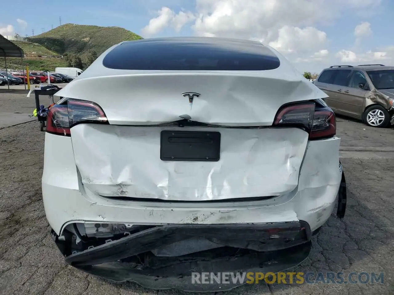 6 fotografías del automóvil dañado 7SAYGDED5RF158952 TESLA MODEL Y 2024