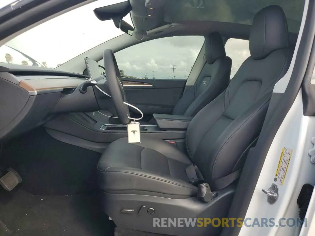 7 fotografías del automóvil dañado 7SAYGDED5RF158952 TESLA MODEL Y 2024