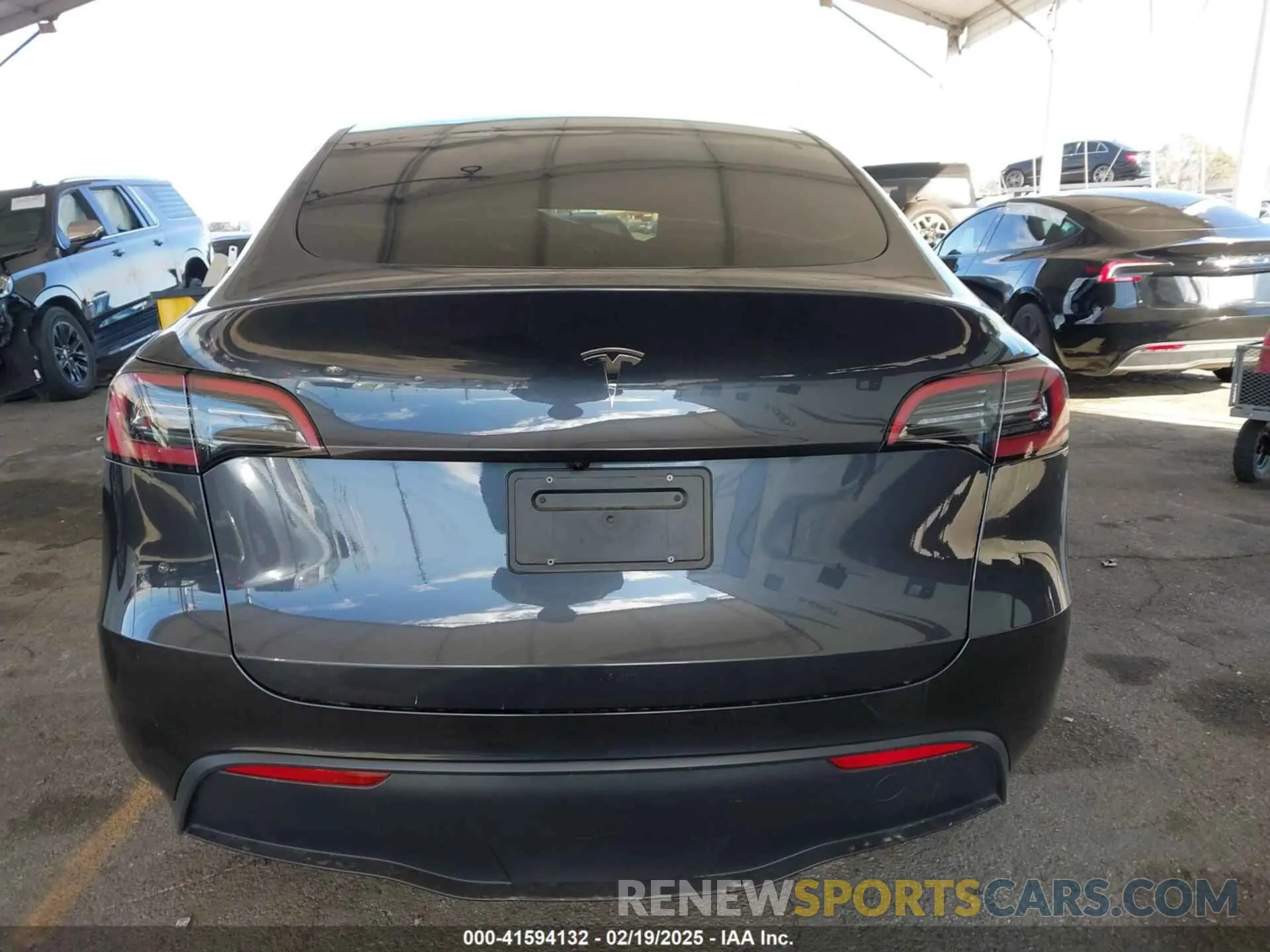 15 fotografías del automóvil dañado 7SAYGDED5RF194219 TESLA MODEL Y 2024