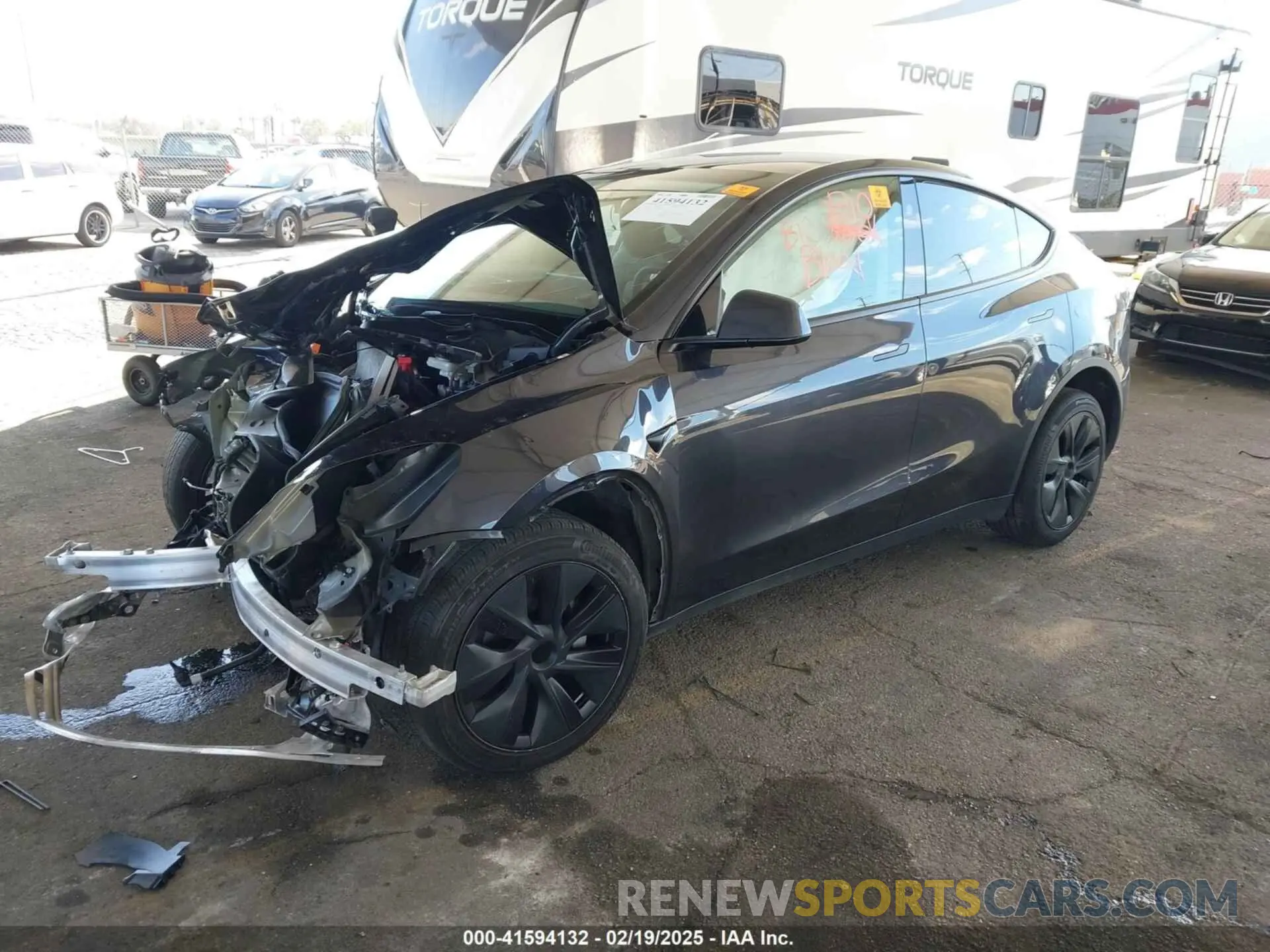 2 fotografías del automóvil dañado 7SAYGDED5RF194219 TESLA MODEL Y 2024