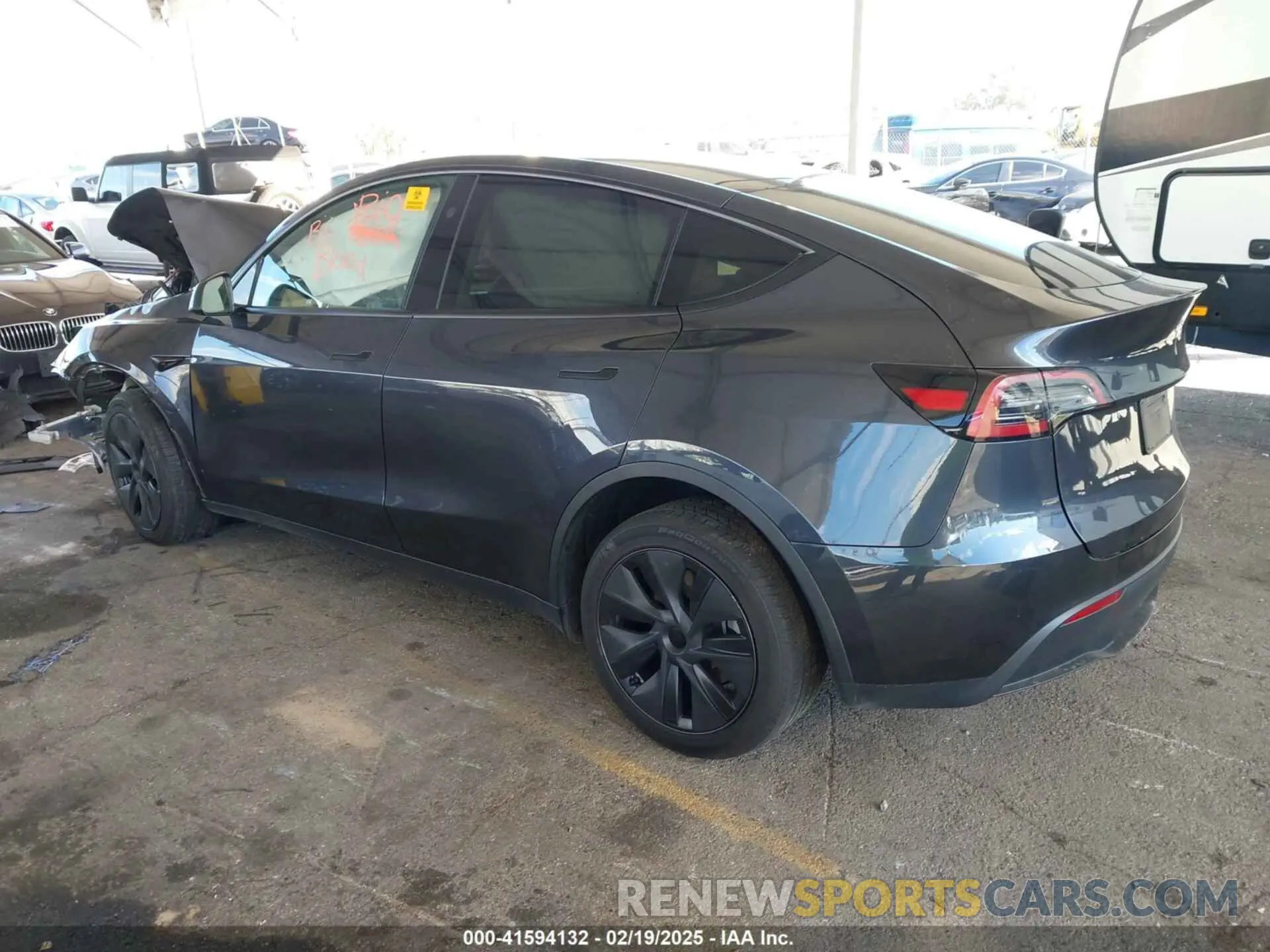 3 fotografías del automóvil dañado 7SAYGDED5RF194219 TESLA MODEL Y 2024