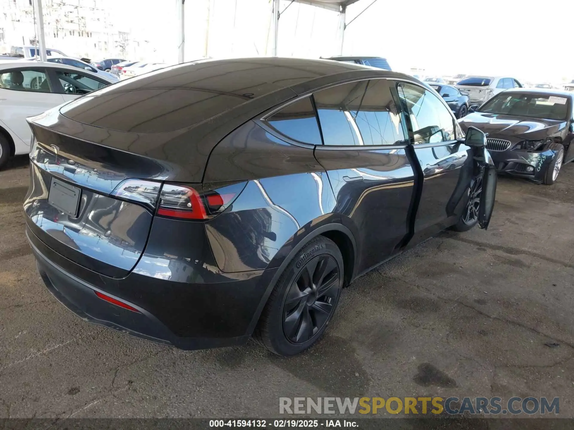 4 fotografías del automóvil dañado 7SAYGDED5RF194219 TESLA MODEL Y 2024