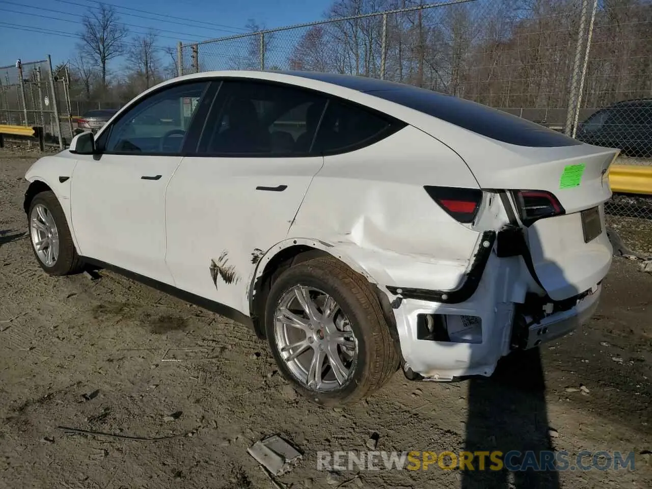 2 fotografías del automóvil dañado 7SAYGDED6RF027481 TESLA MODEL Y 2024