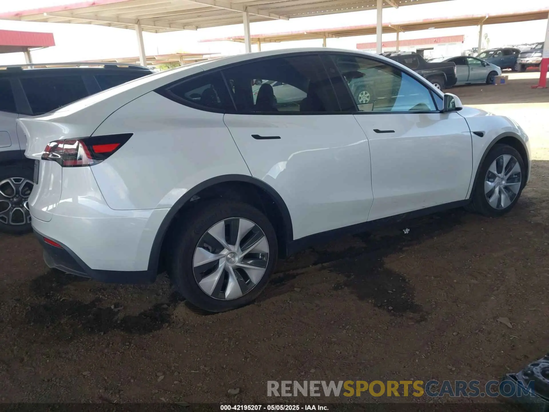 4 fotografías del automóvil dañado 7SAYGDED6RF056253 TESLA MODEL Y 2024