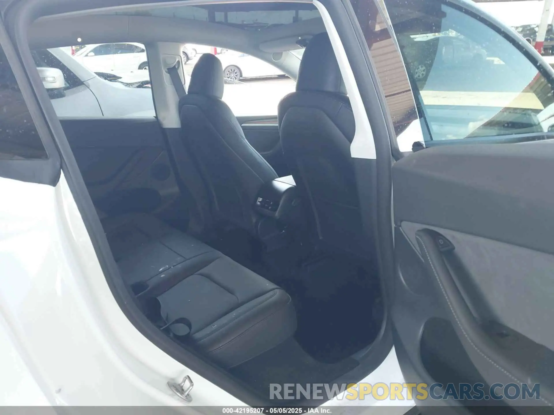 8 fotografías del automóvil dañado 7SAYGDED6RF056253 TESLA MODEL Y 2024