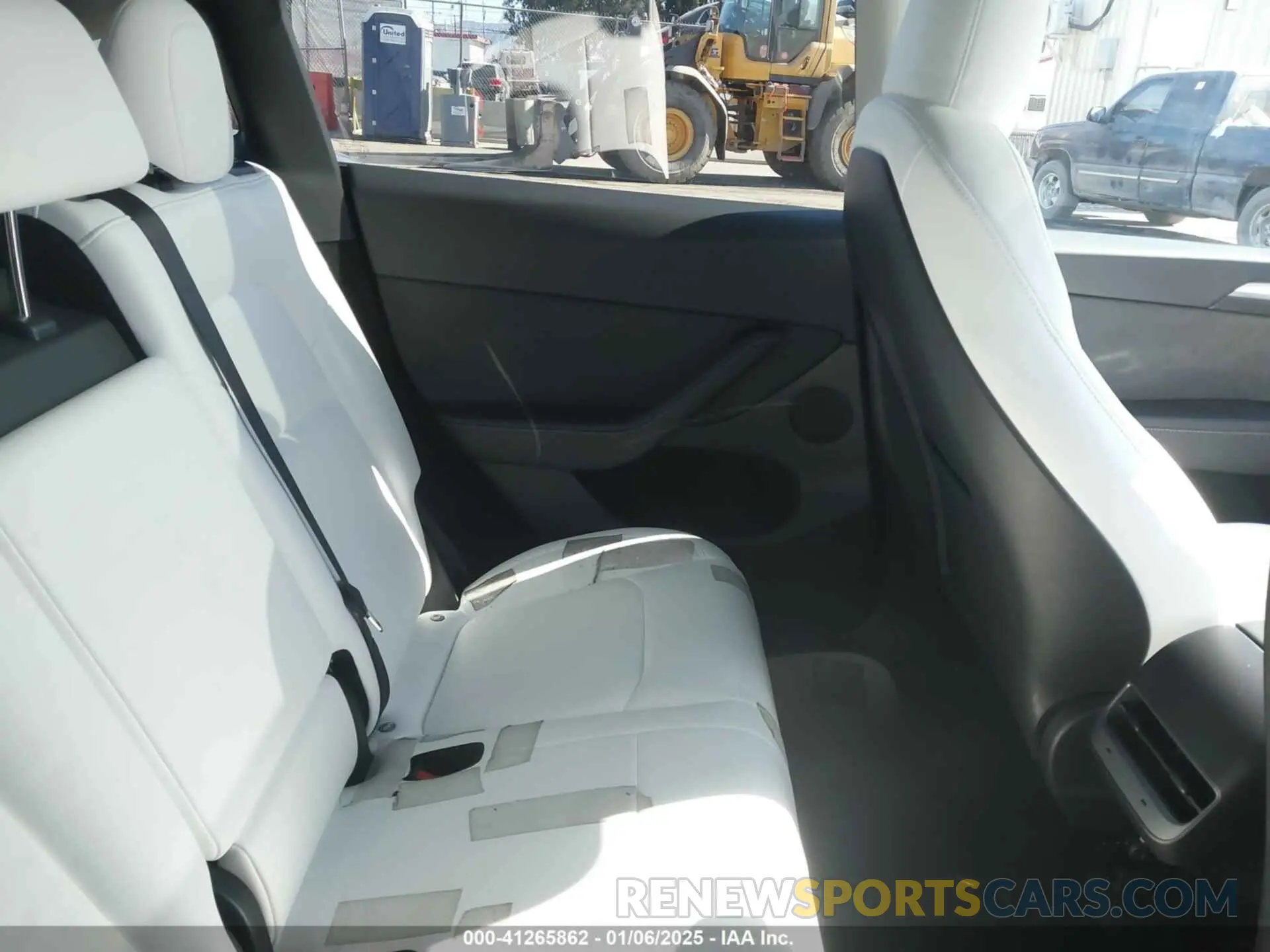 8 fotografías del automóvil dañado 7SAYGDED6RF152657 TESLA MODEL Y 2024