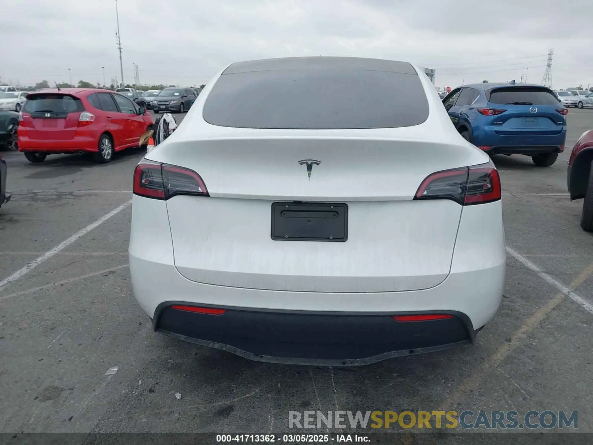 16 fotografías del automóvil dañado 7SAYGDED6RF166543 TESLA MODEL Y 2024