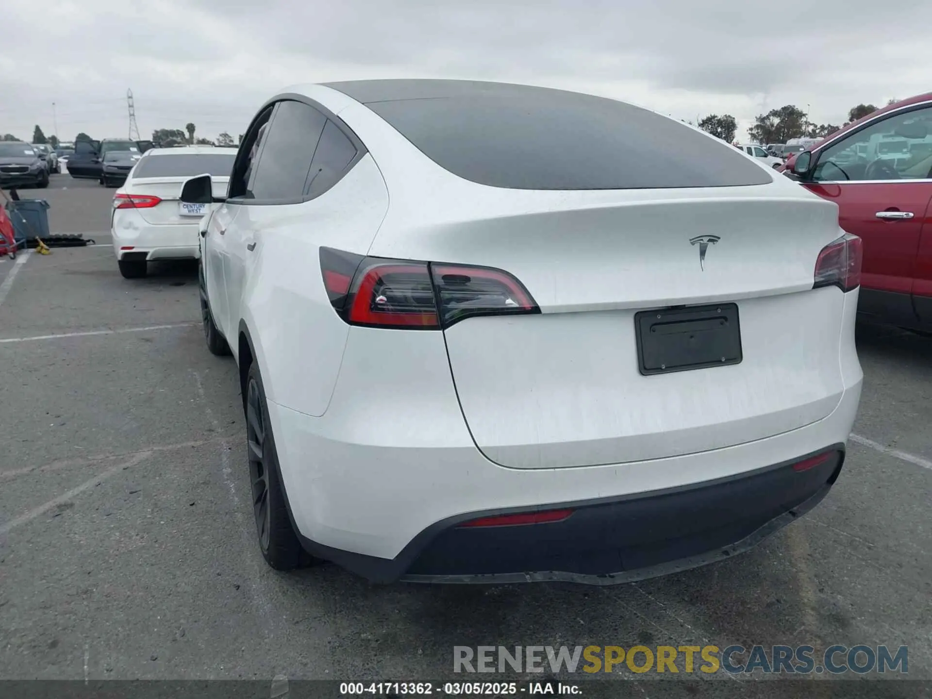3 fotografías del automóvil dañado 7SAYGDED6RF166543 TESLA MODEL Y 2024