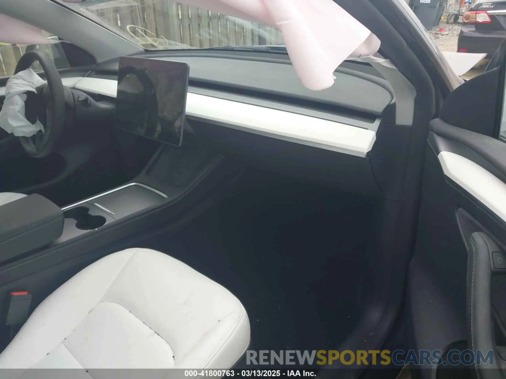5 fotografías del automóvil dañado 7SAYGDED6RF190762 TESLA MODEL Y 2024