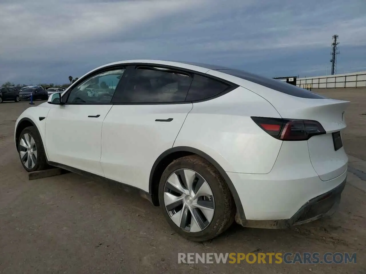 2 fotografías del automóvil dañado 7SAYGDED7RF026100 TESLA MODEL Y 2024