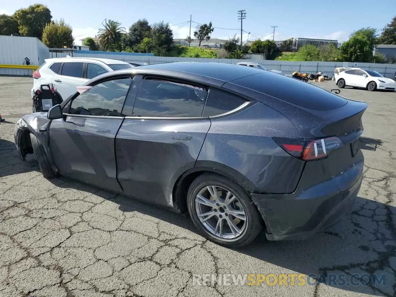 2 fotografías del automóvil dañado 7SAYGDED7RF074101 TESLA MODEL Y 2024