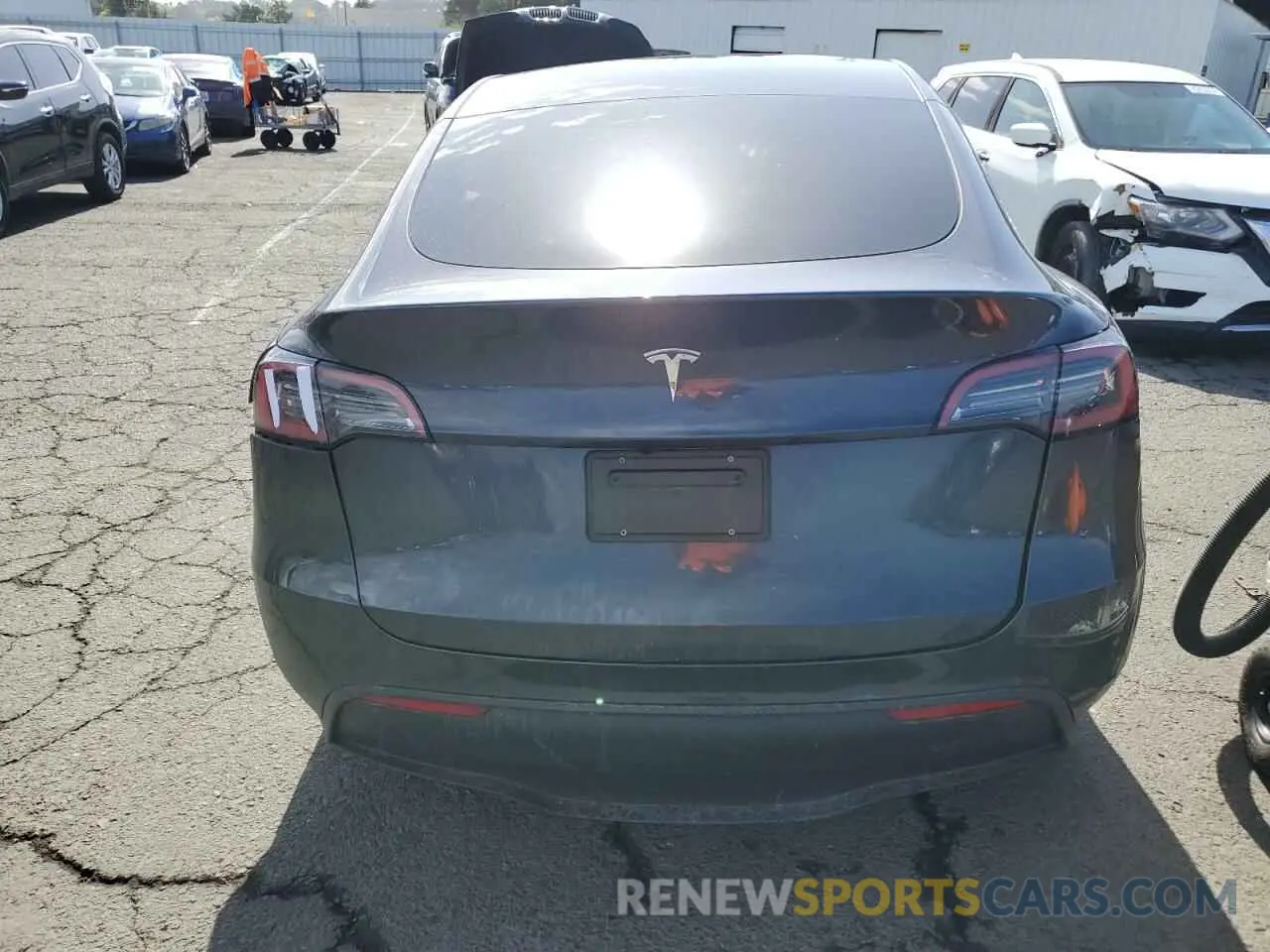 6 fotografías del automóvil dañado 7SAYGDED7RF074101 TESLA MODEL Y 2024