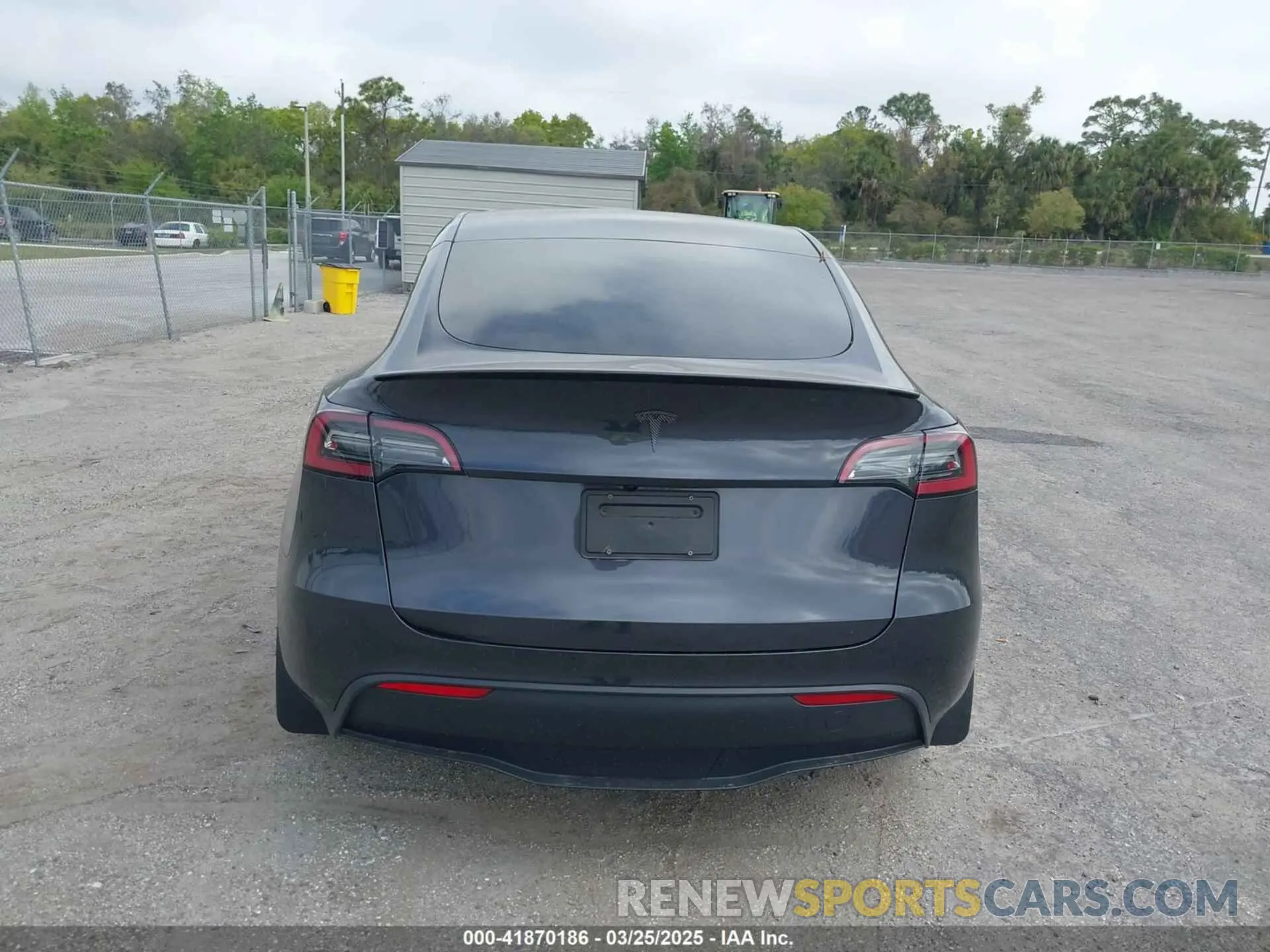 17 fotografías del automóvil dañado 7SAYGDED7RF095210 TESLA MODEL Y 2024