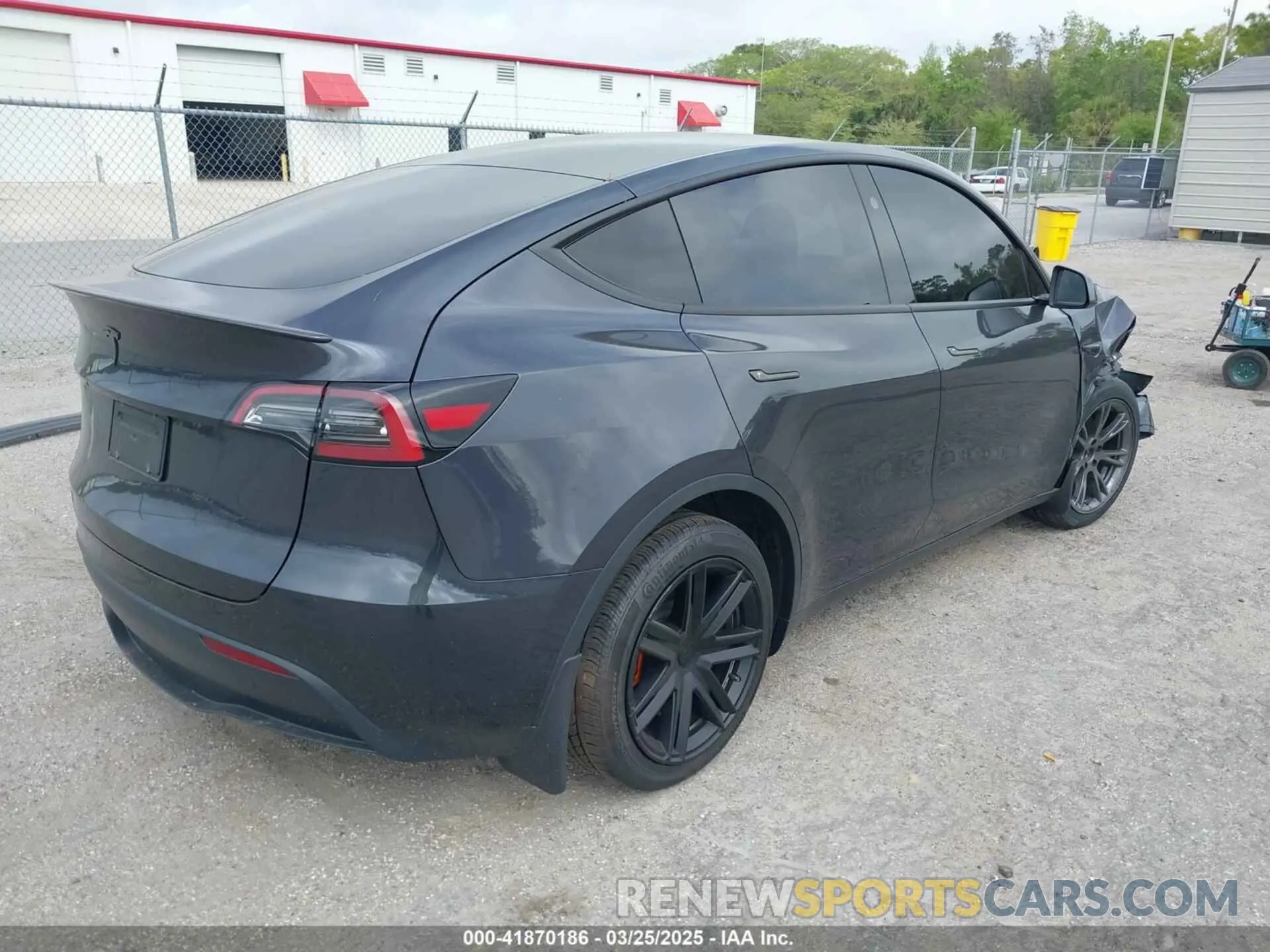 4 fotografías del automóvil dañado 7SAYGDED7RF095210 TESLA MODEL Y 2024