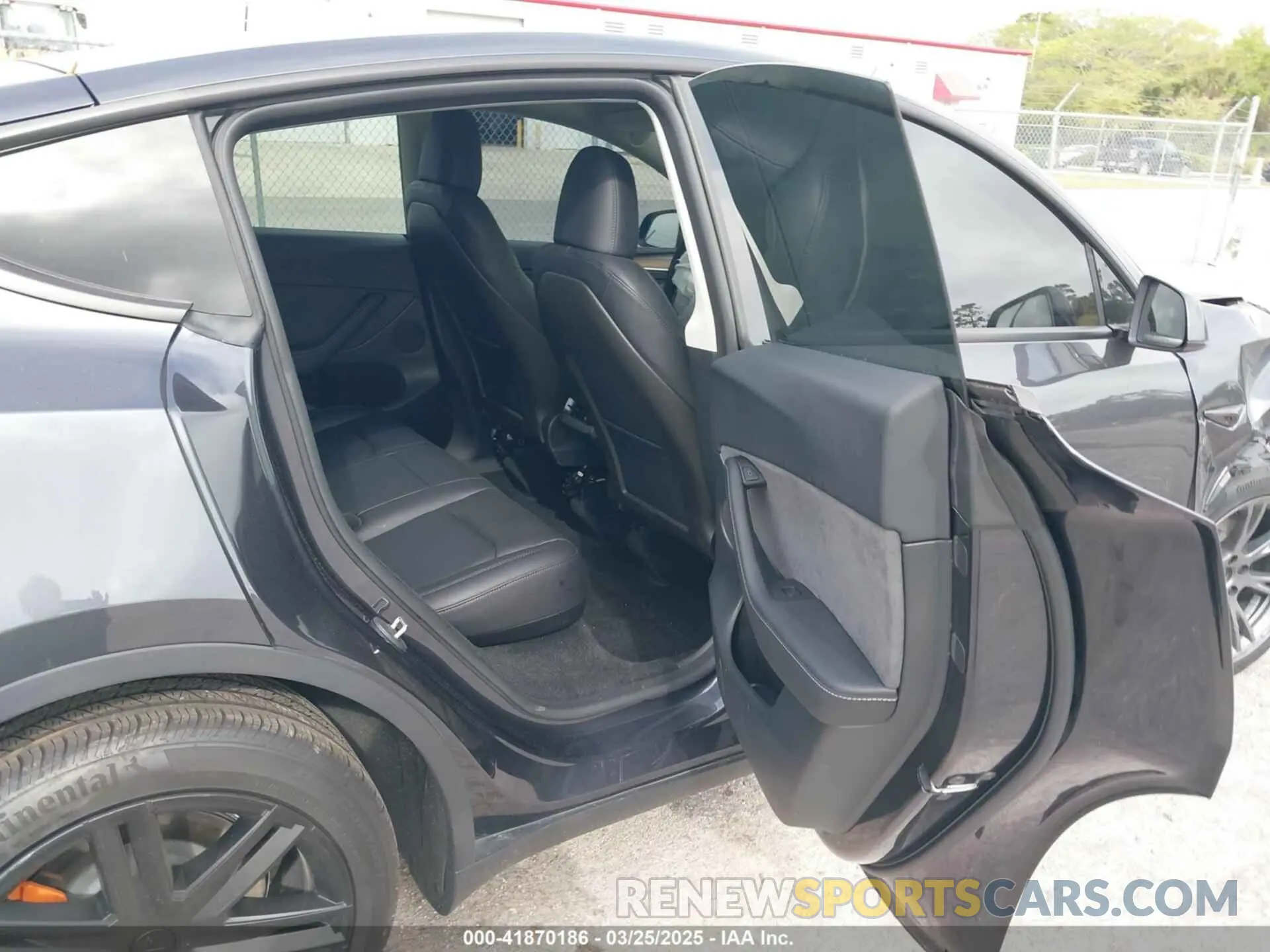 8 fotografías del automóvil dañado 7SAYGDED7RF095210 TESLA MODEL Y 2024