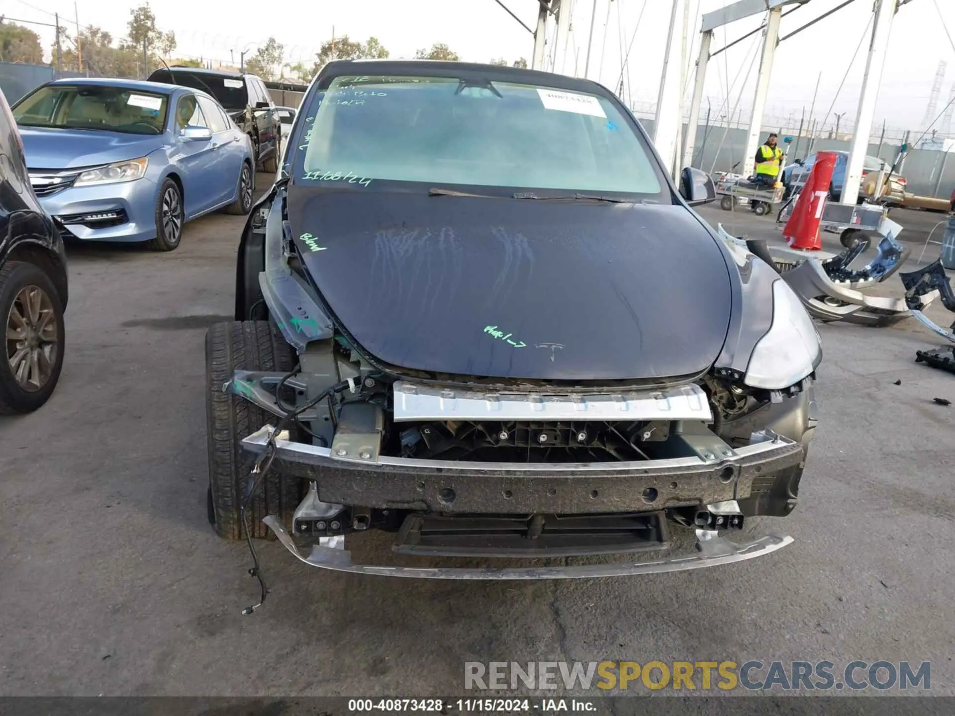 13 fotografías del automóvil dañado 7SAYGDED7RF118548 TESLA MODEL Y 2024