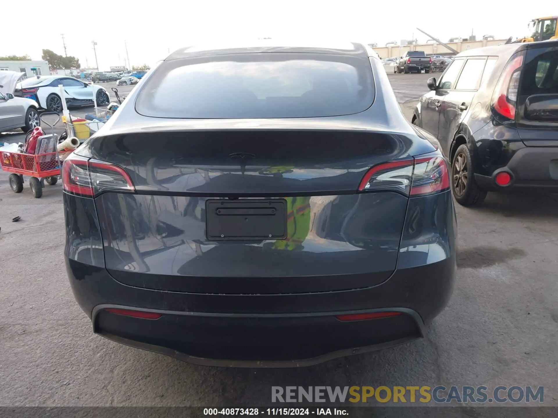 17 fotografías del automóvil dañado 7SAYGDED7RF118548 TESLA MODEL Y 2024