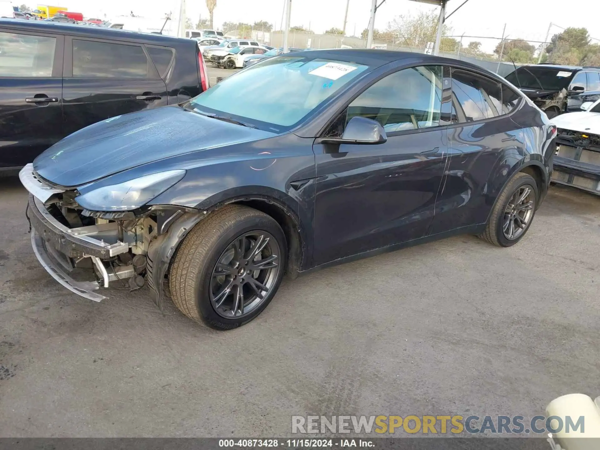 2 fotografías del automóvil dañado 7SAYGDED7RF118548 TESLA MODEL Y 2024