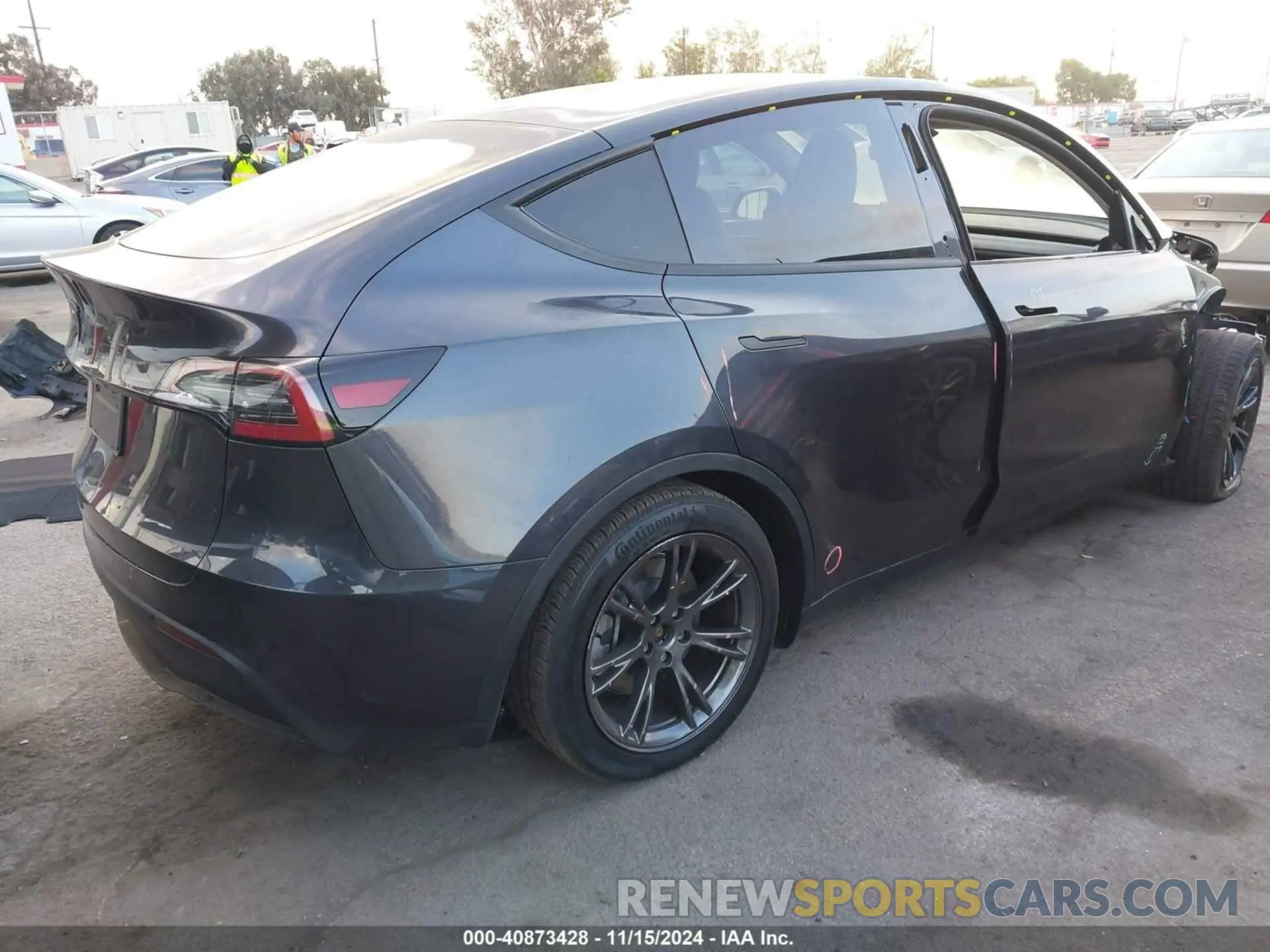 4 fotografías del automóvil dañado 7SAYGDED7RF118548 TESLA MODEL Y 2024