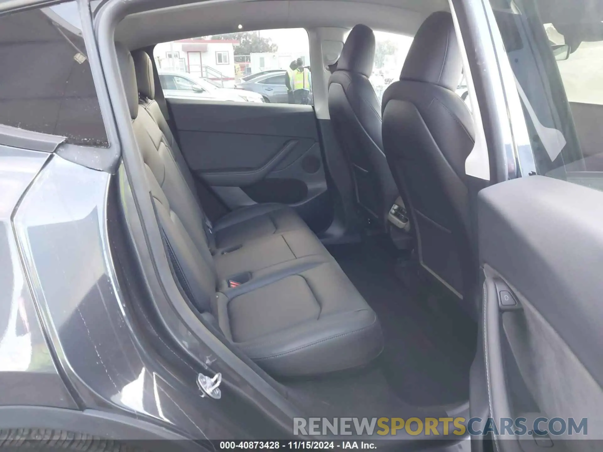 8 fotografías del automóvil dañado 7SAYGDED7RF118548 TESLA MODEL Y 2024