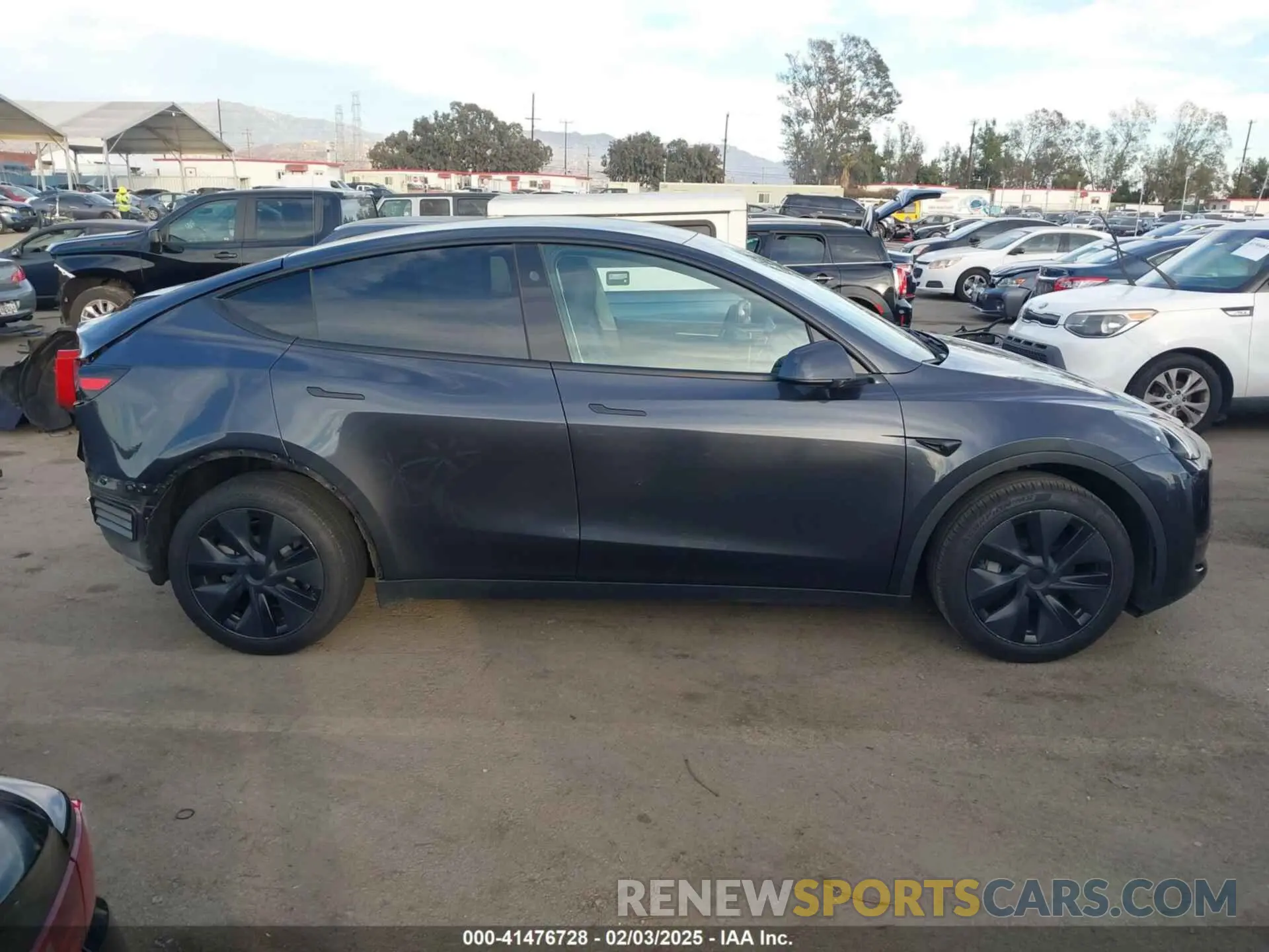 14 fotografías del automóvil dañado 7SAYGDED7RF153140 TESLA MODEL Y 2024