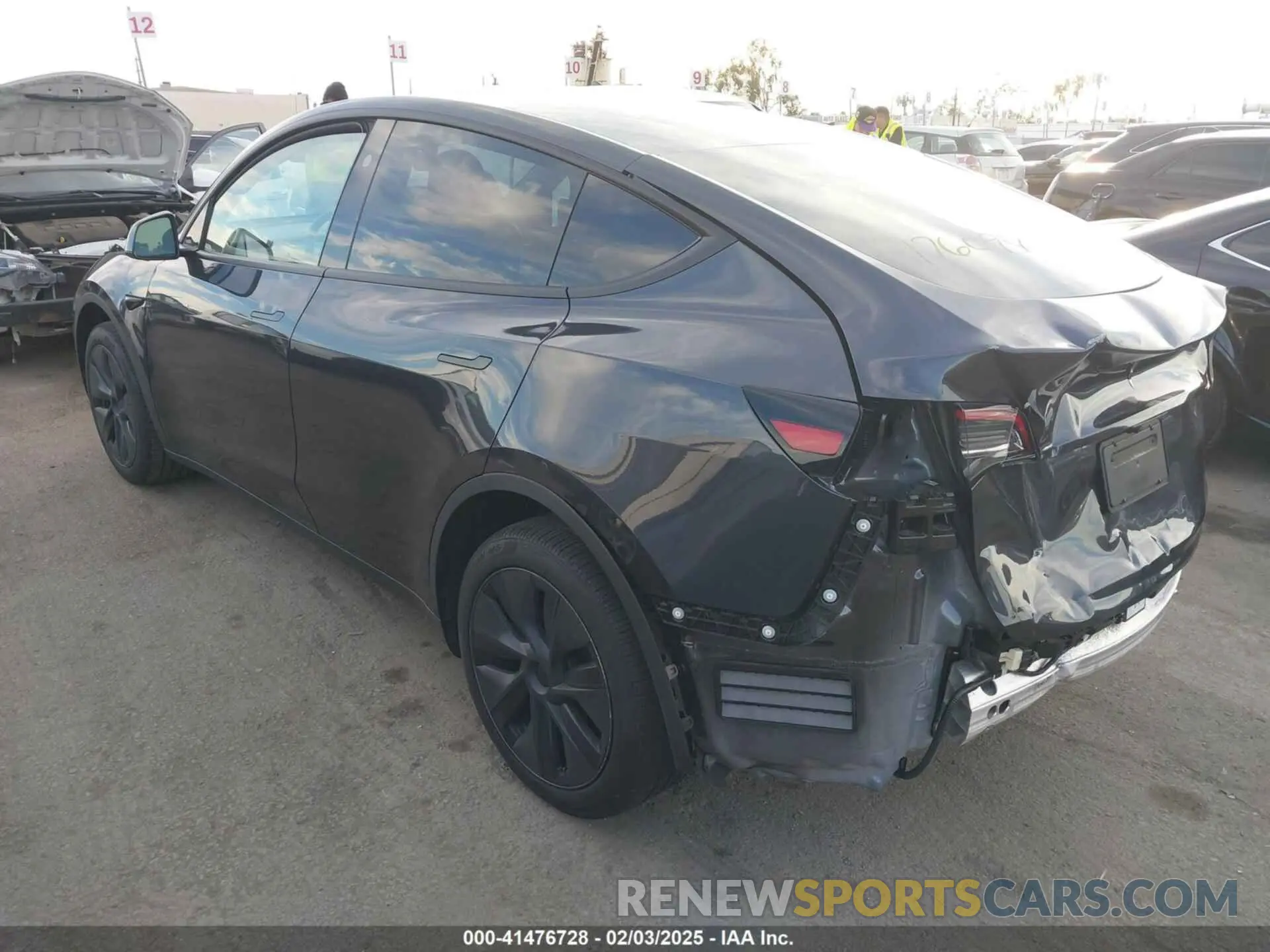 3 fotografías del automóvil dañado 7SAYGDED7RF153140 TESLA MODEL Y 2024