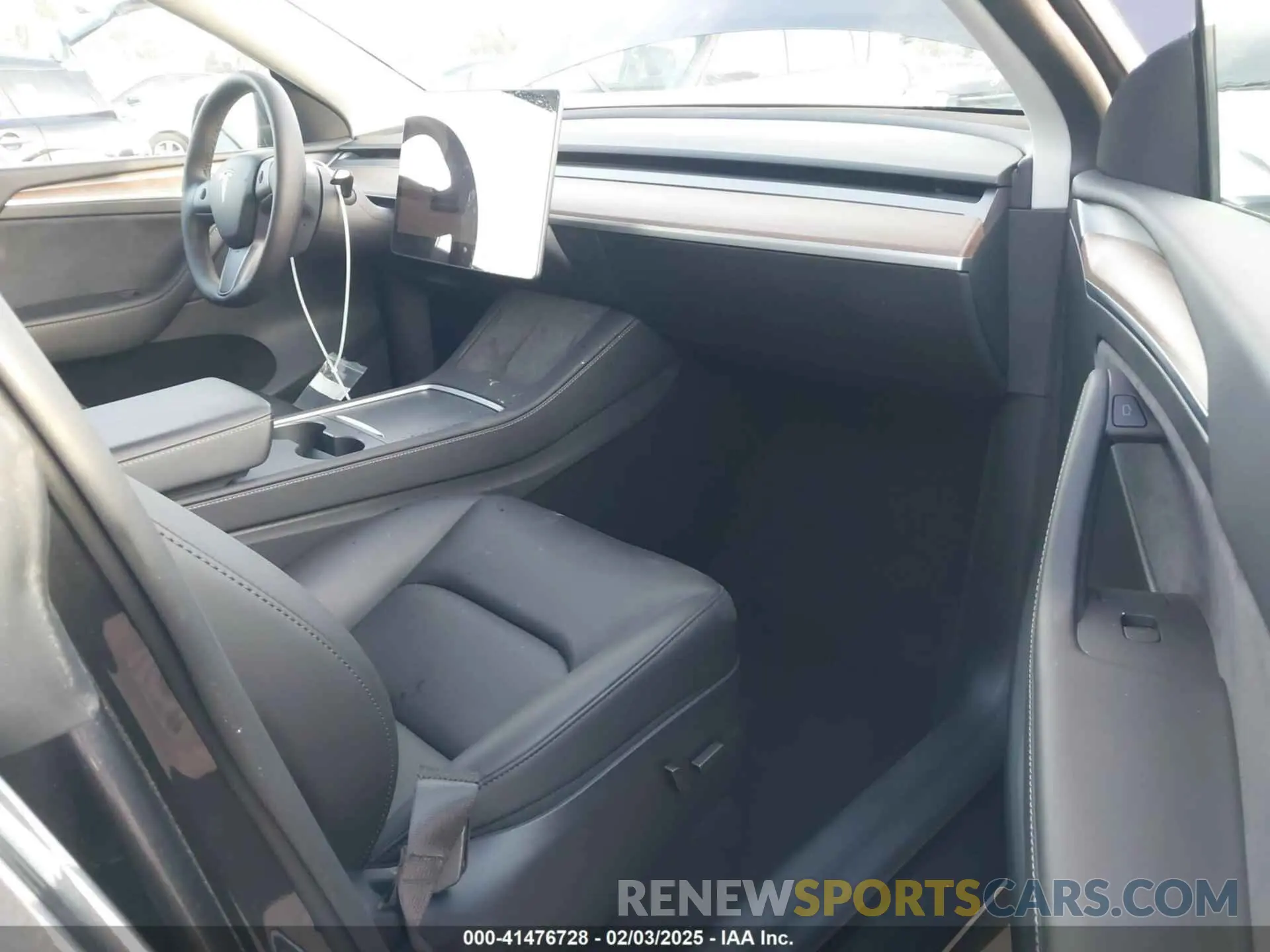 5 fotografías del automóvil dañado 7SAYGDED7RF153140 TESLA MODEL Y 2024