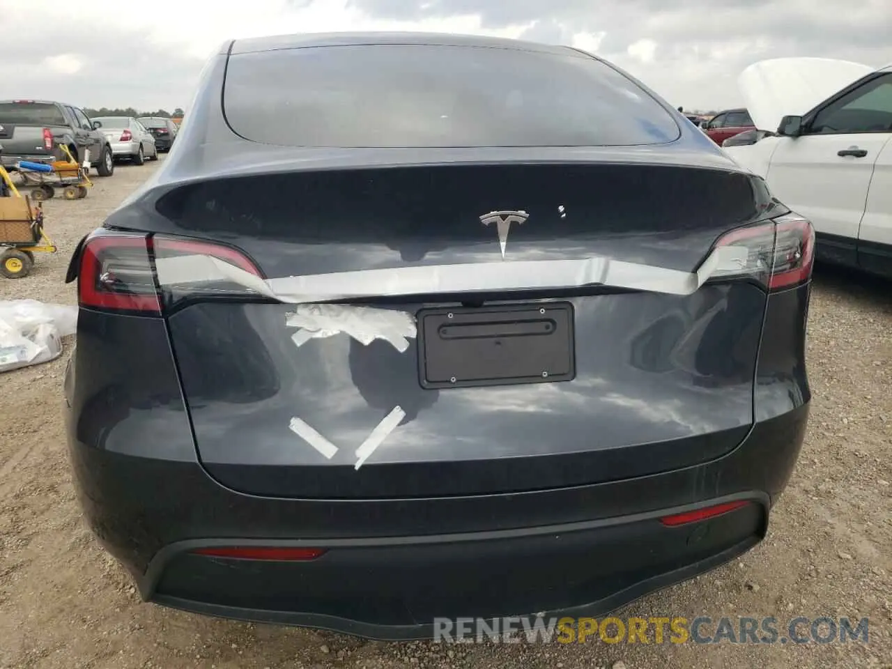 6 fotografías del automóvil dañado 7SAYGDED8RA330470 TESLA MODEL Y 2024