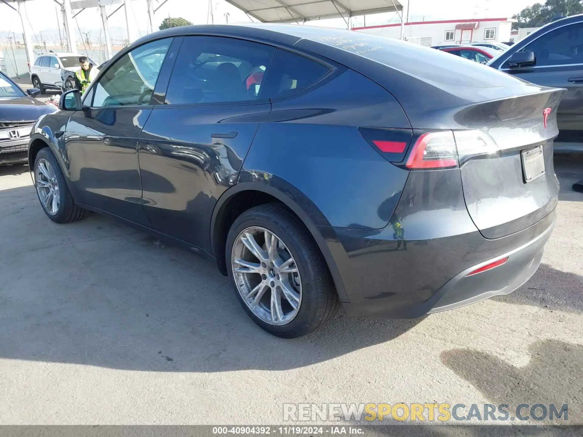 3 fotografías del automóvil dañado 7SAYGDED8RF008642 TESLA MODEL Y 2024