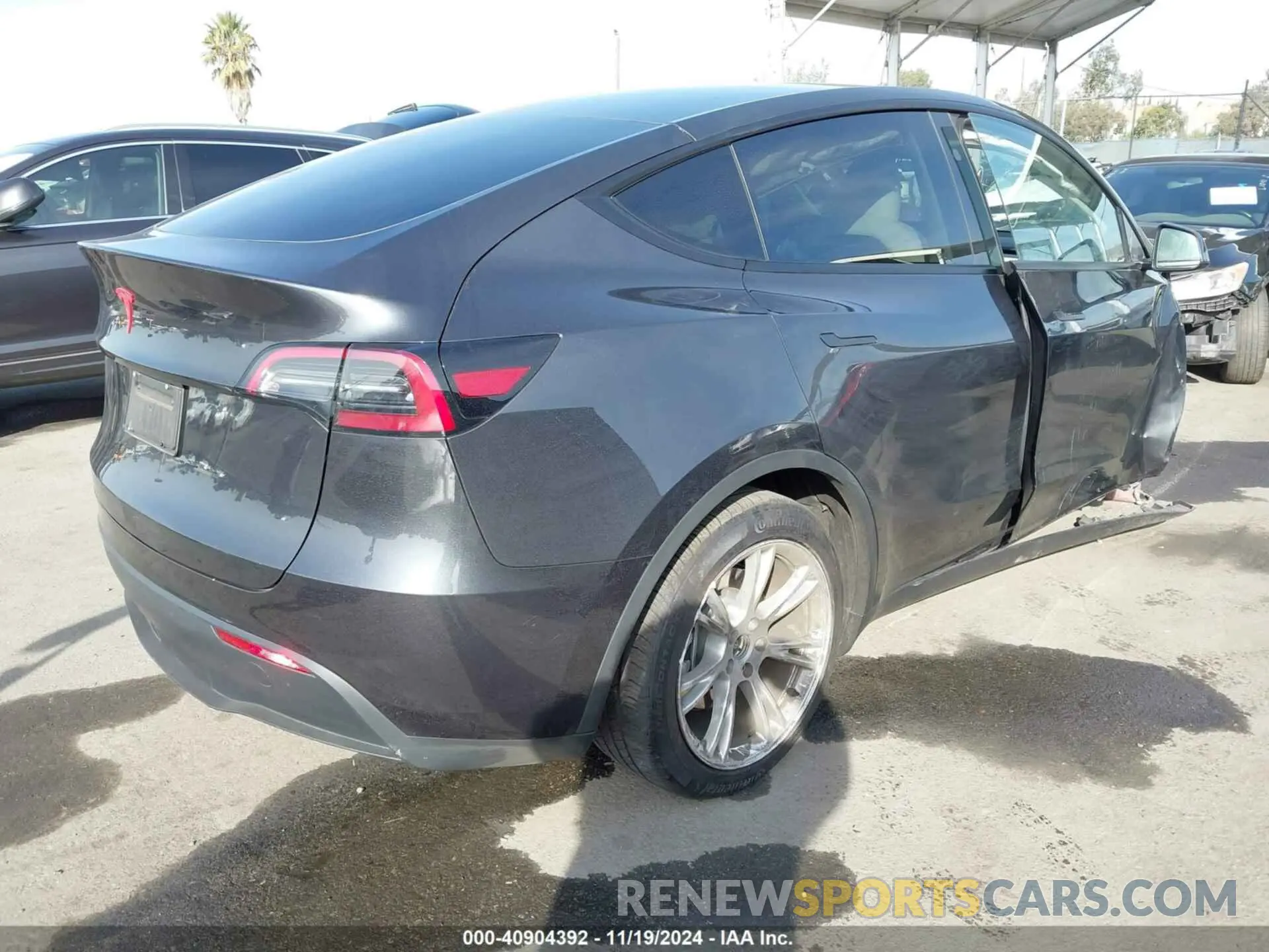 4 fotografías del automóvil dañado 7SAYGDED8RF008642 TESLA MODEL Y 2024
