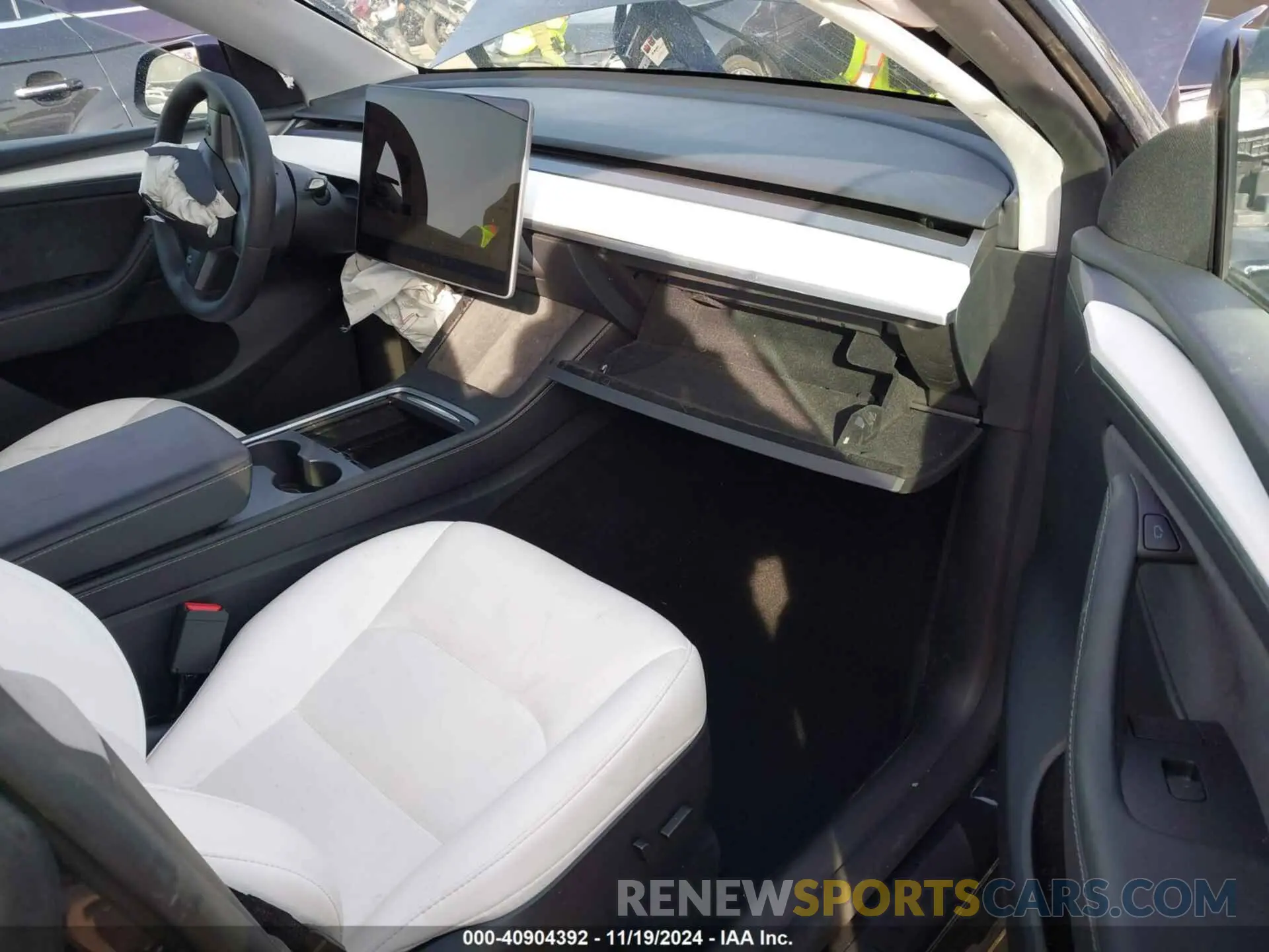 5 fotografías del automóvil dañado 7SAYGDED8RF008642 TESLA MODEL Y 2024