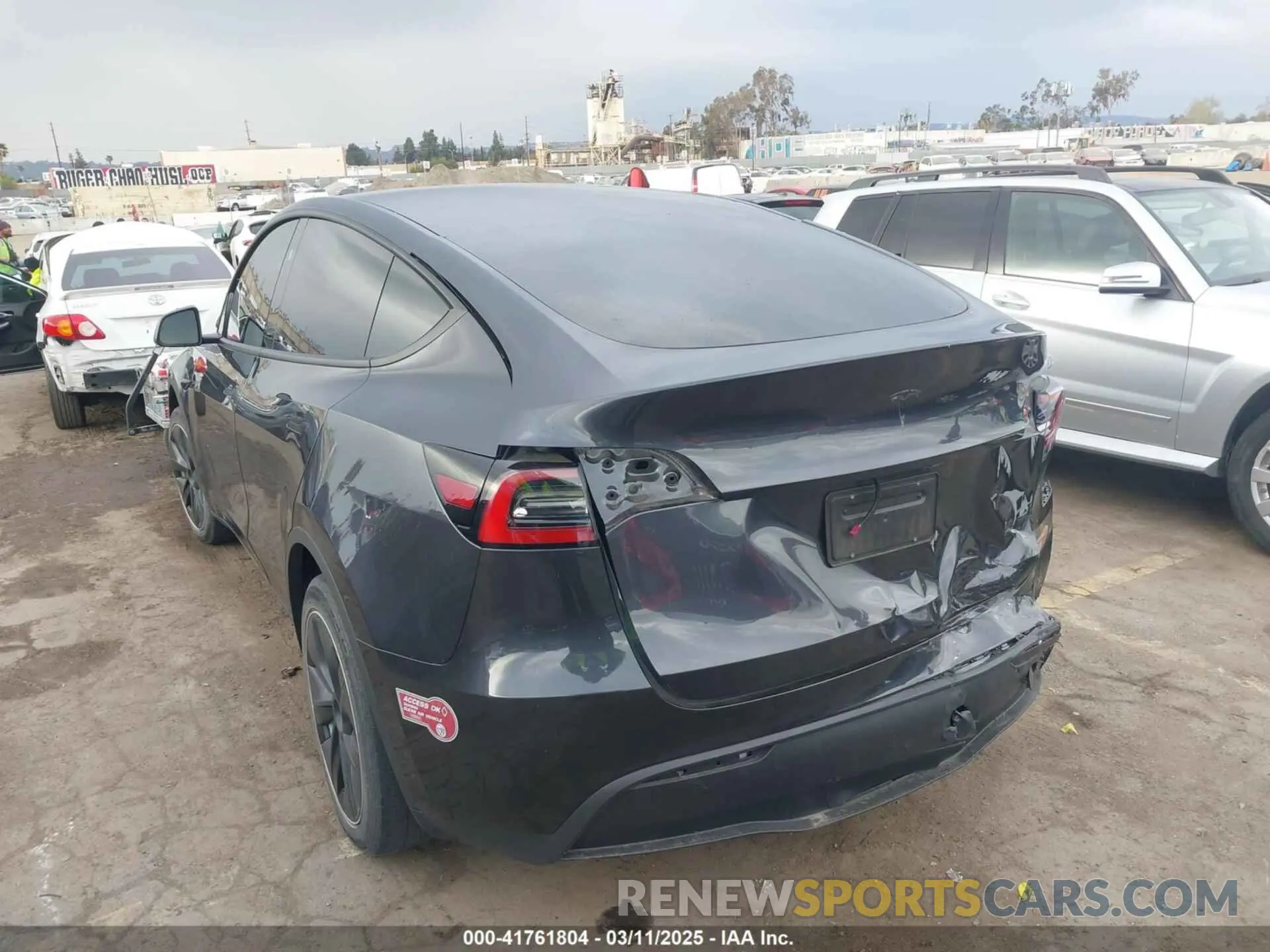 3 fotografías del automóvil dañado 7SAYGDED8RF116209 TESLA MODEL Y 2024