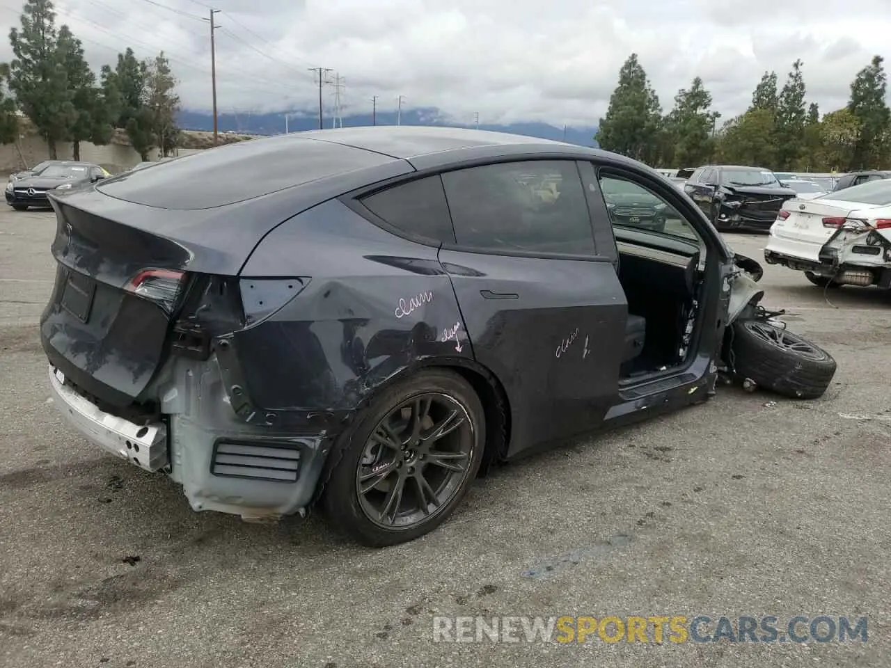 3 fotografías del automóvil dañado 7SAYGDED8RF132426 TESLA MODEL Y 2024
