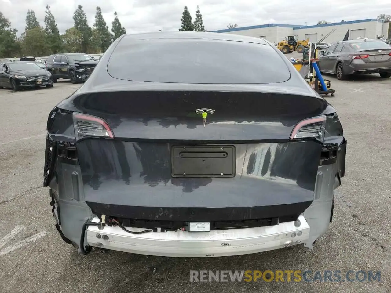 6 fotografías del automóvil dañado 7SAYGDED8RF132426 TESLA MODEL Y 2024