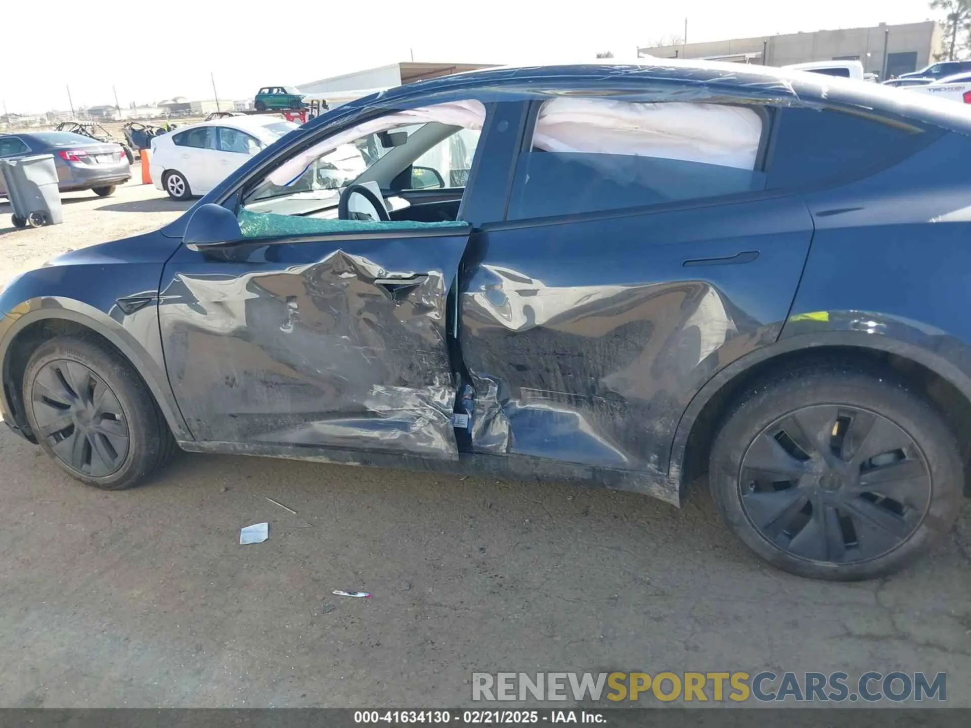 13 fotografías del automóvil dañado 7SAYGDED8RF213796 TESLA MODEL Y 2024