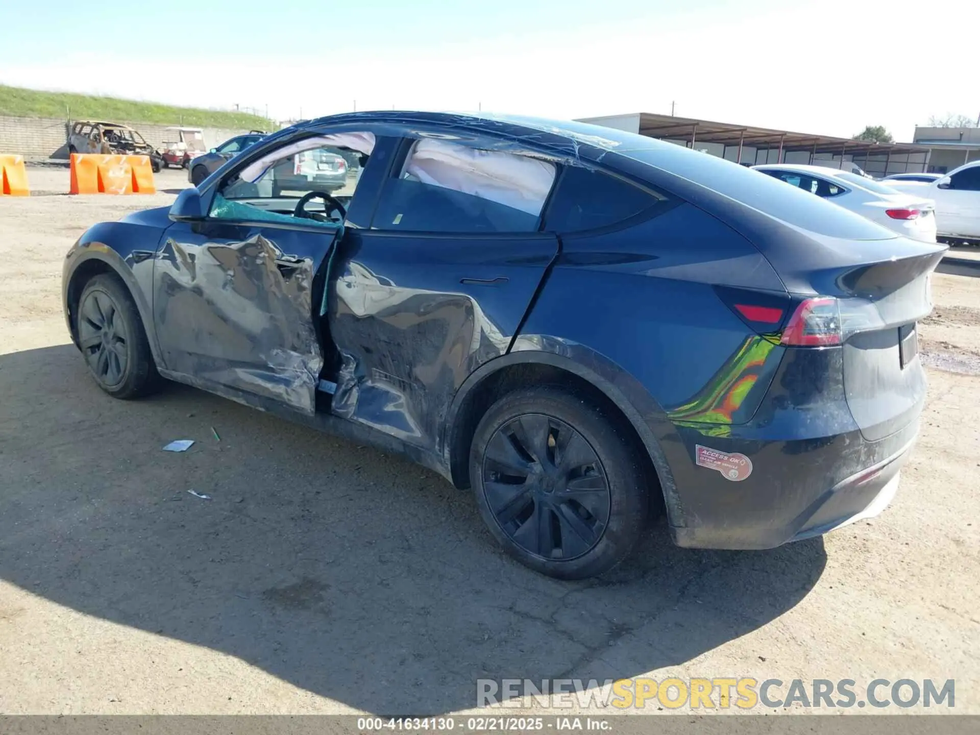 3 fotografías del automóvil dañado 7SAYGDED8RF213796 TESLA MODEL Y 2024
