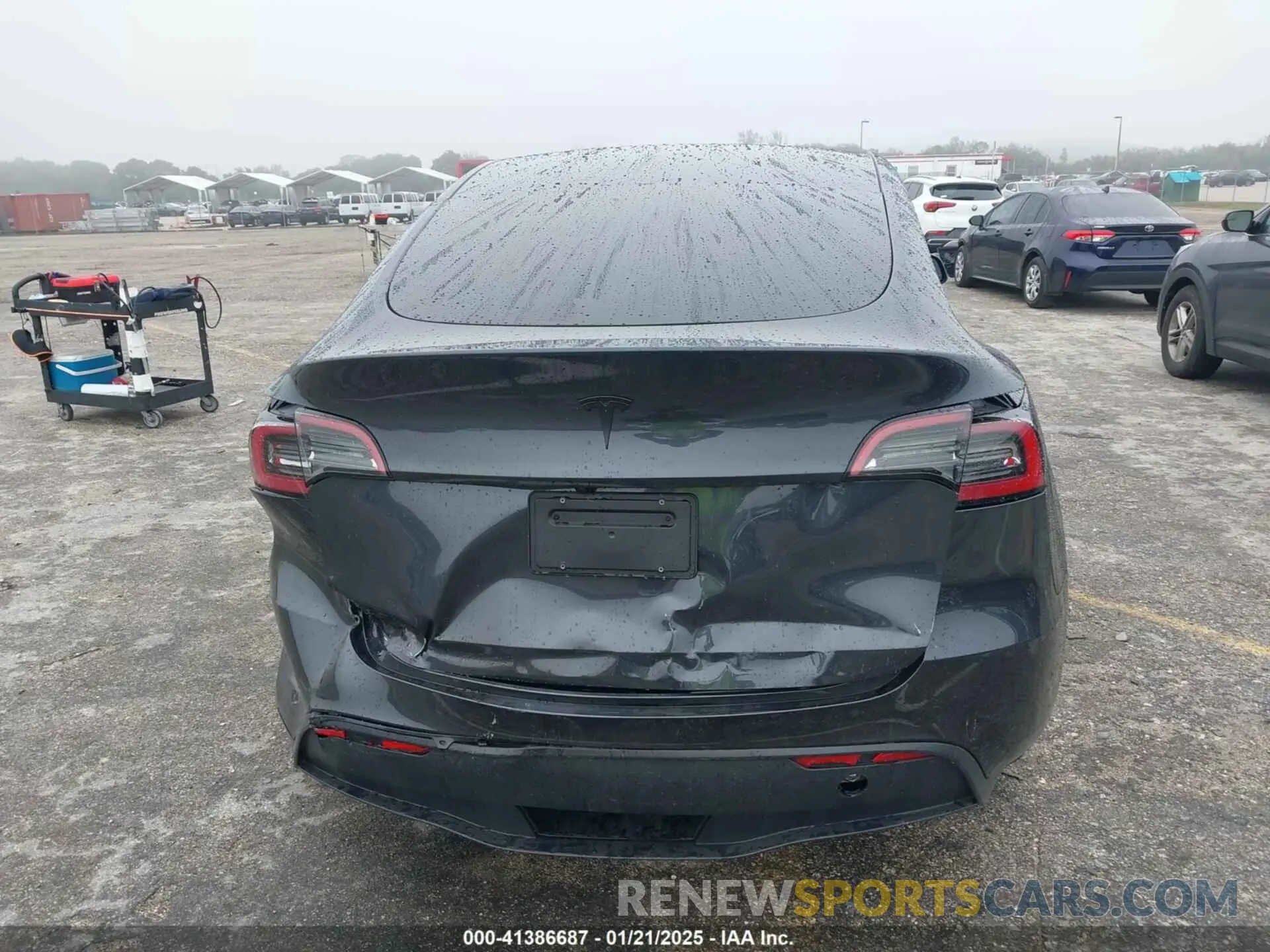 15 fotografías del automóvil dañado 7SAYGDED8RF213927 TESLA MODEL Y 2024