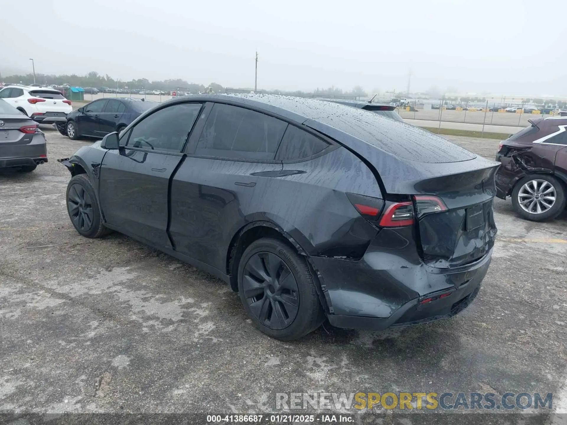 3 fotografías del automóvil dañado 7SAYGDED8RF213927 TESLA MODEL Y 2024
