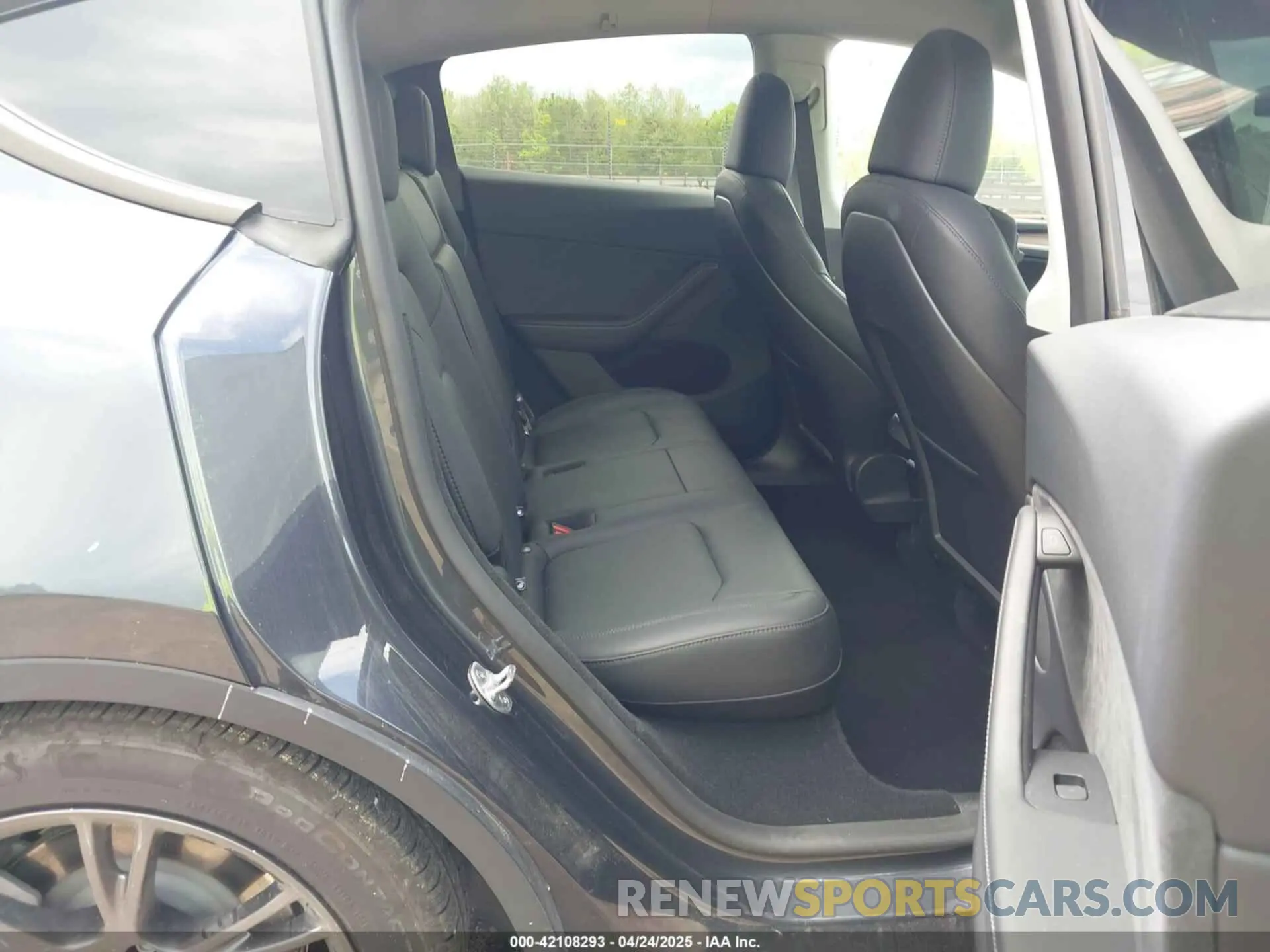 8 fotografías del automóvil dañado 7SAYGDED9RA323124 TESLA MODEL Y 2024